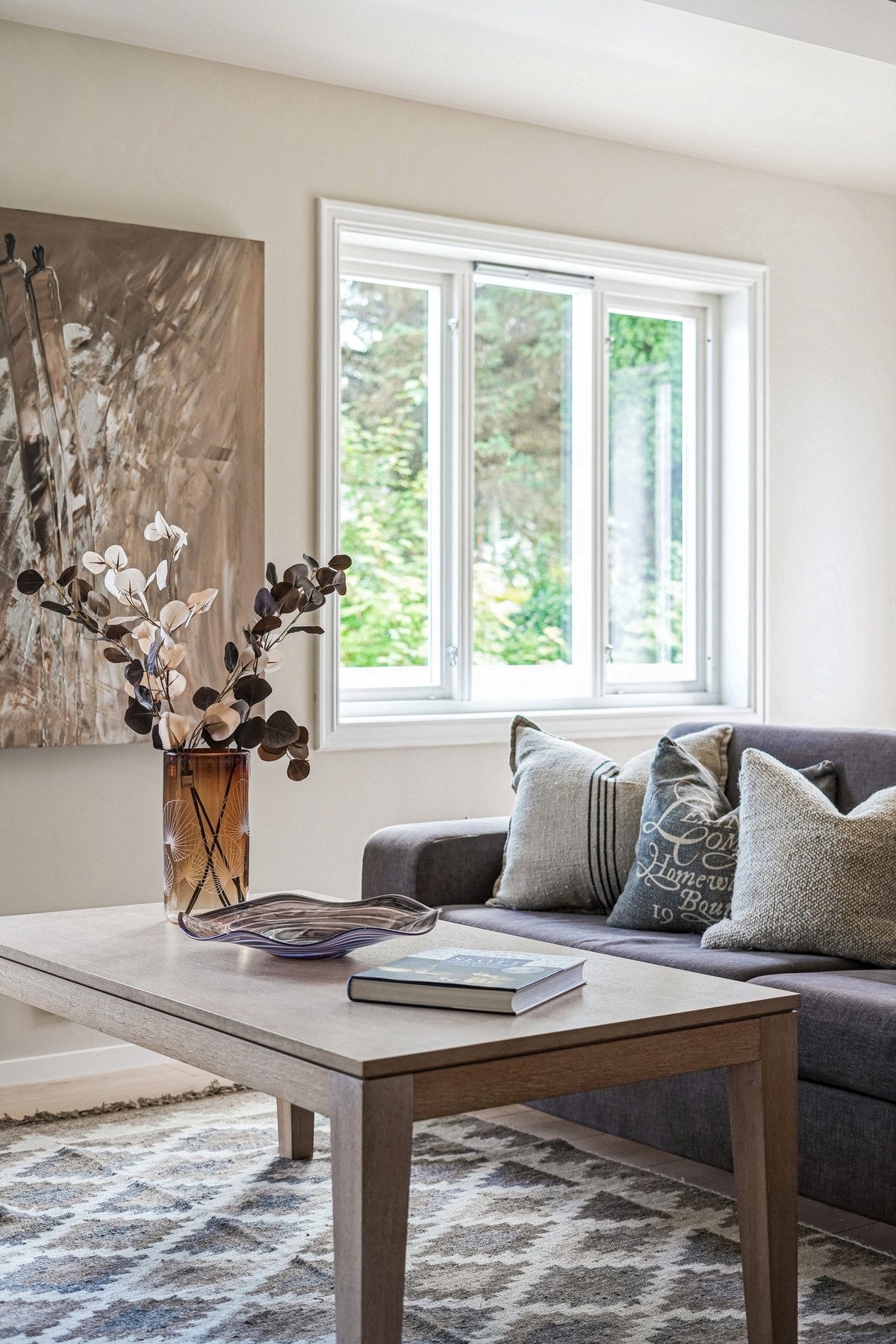 Vindusflatene sørger for godt med naturlig lys. Galleribilde