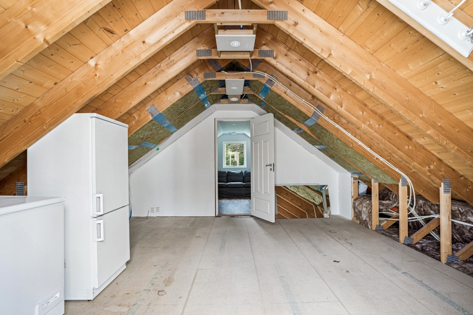 På garasjeloftet er det en stor bod - Galleribilde