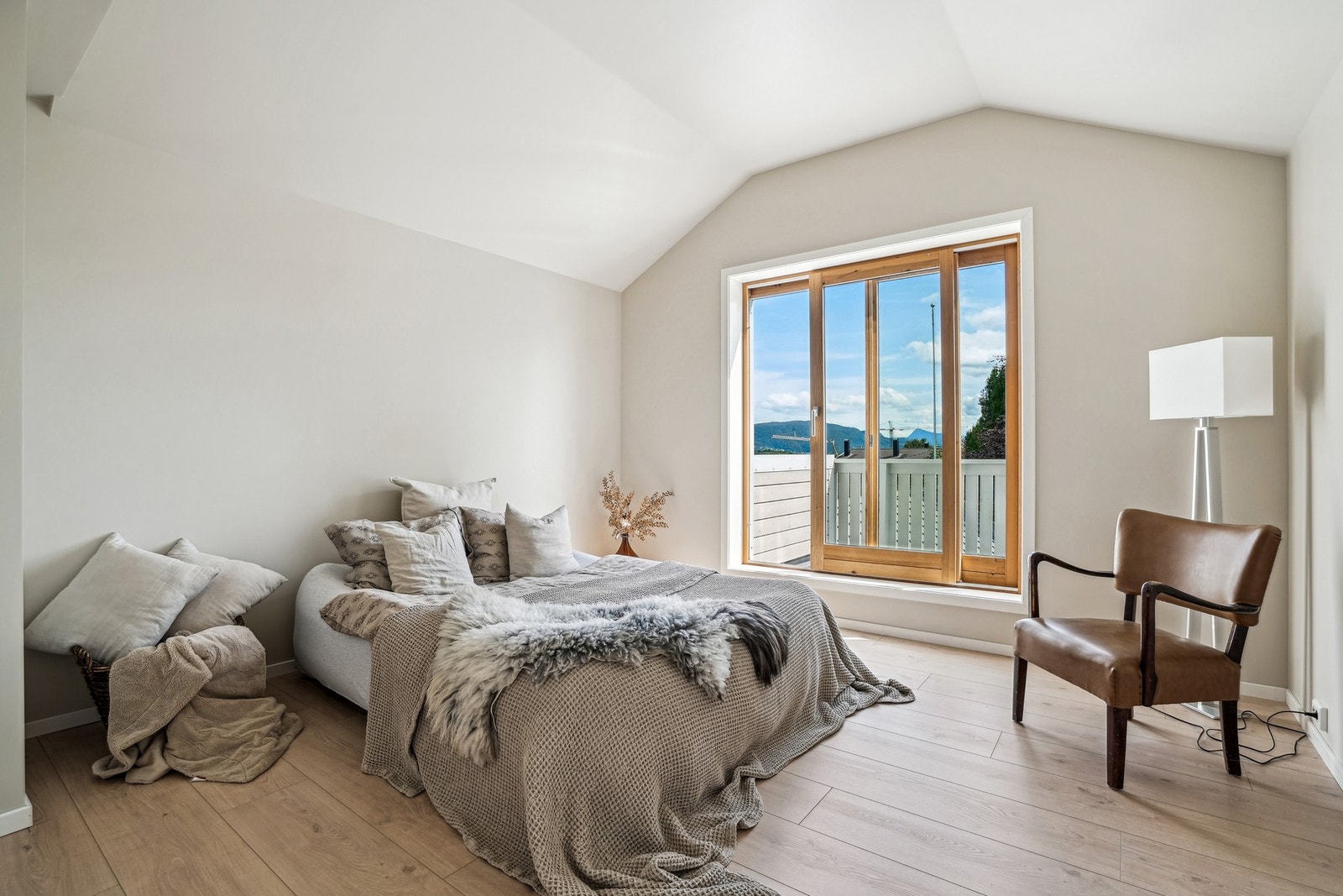 Soverom nr. 2 har samme fine overflater som øvrige rom med god plass til ønsket innredning. Galleribilde