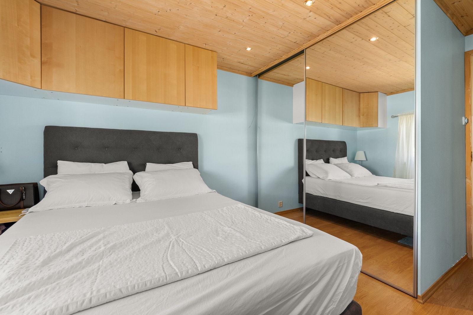 Hovedsoverom med god garderobeplass Galleribilde