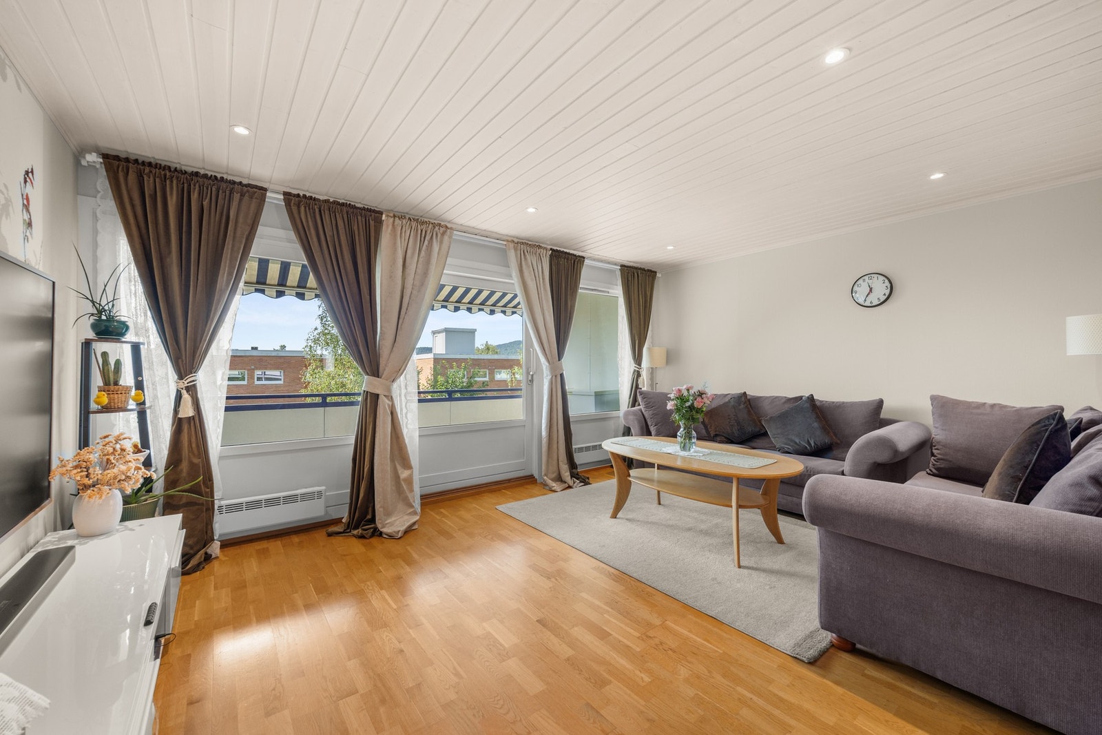 God plass til både sofagruppe og spisestue Galleribilde