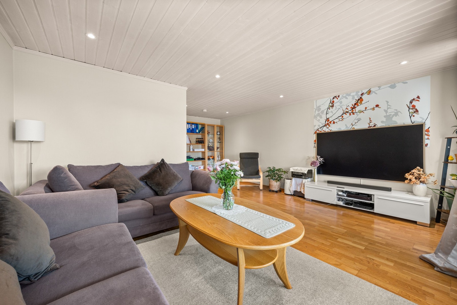 Gjennomgående planløsning som gir en luftig romfølelse Galleribilde