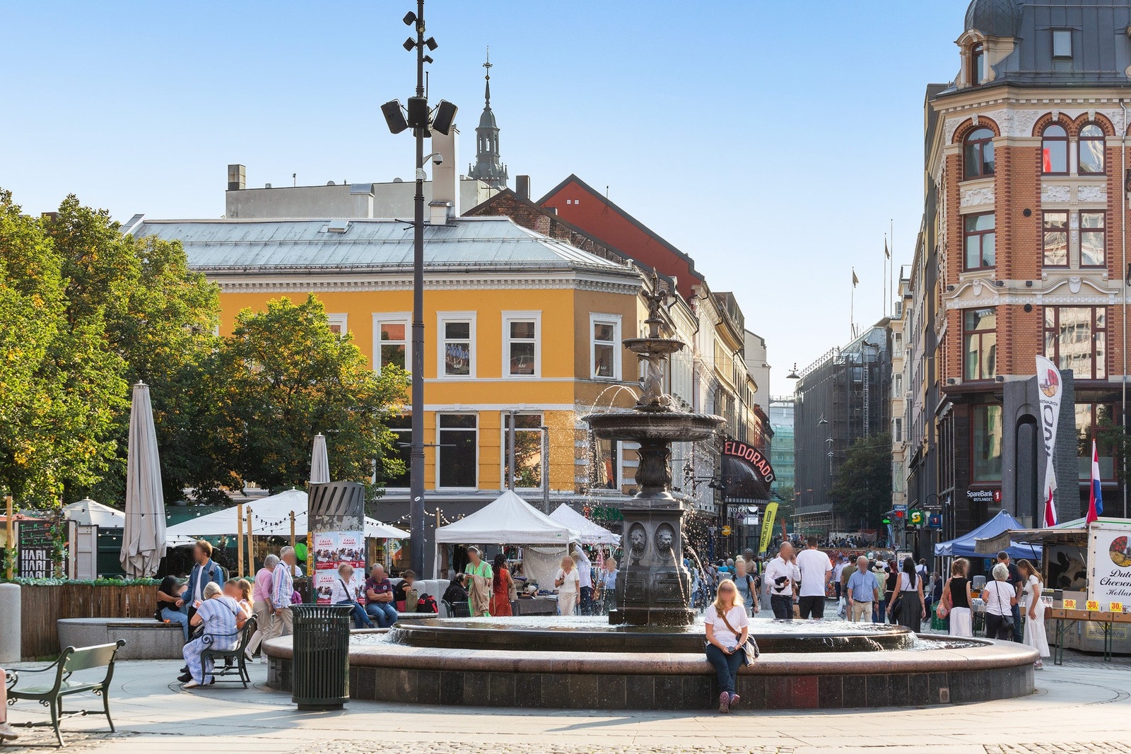 Youngstorget og resten av Oslo sentrum befinner seg kun en kort spasertur fra leiligheten Galleribilde