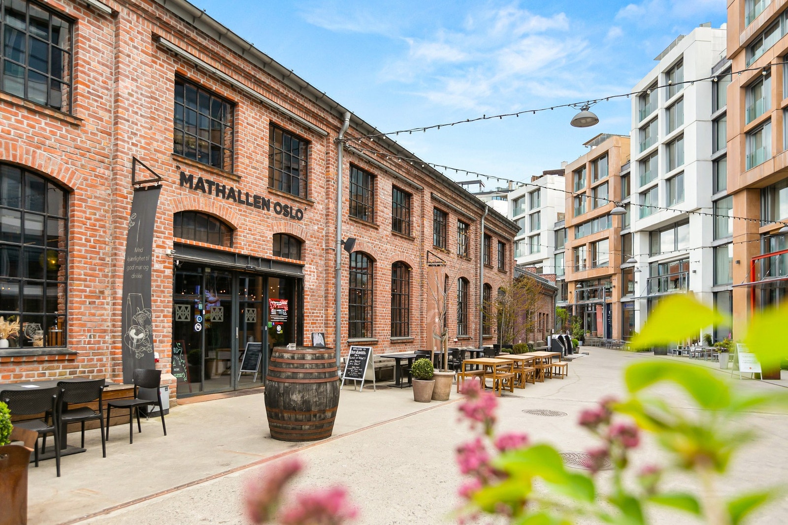 Populære Vulkan og mathallen ligger ca. 7 minutters gange fra leiligheten. Her finnes utallige spisesteder, dagligvareforretninger, treningssenter etc. Galleribilde