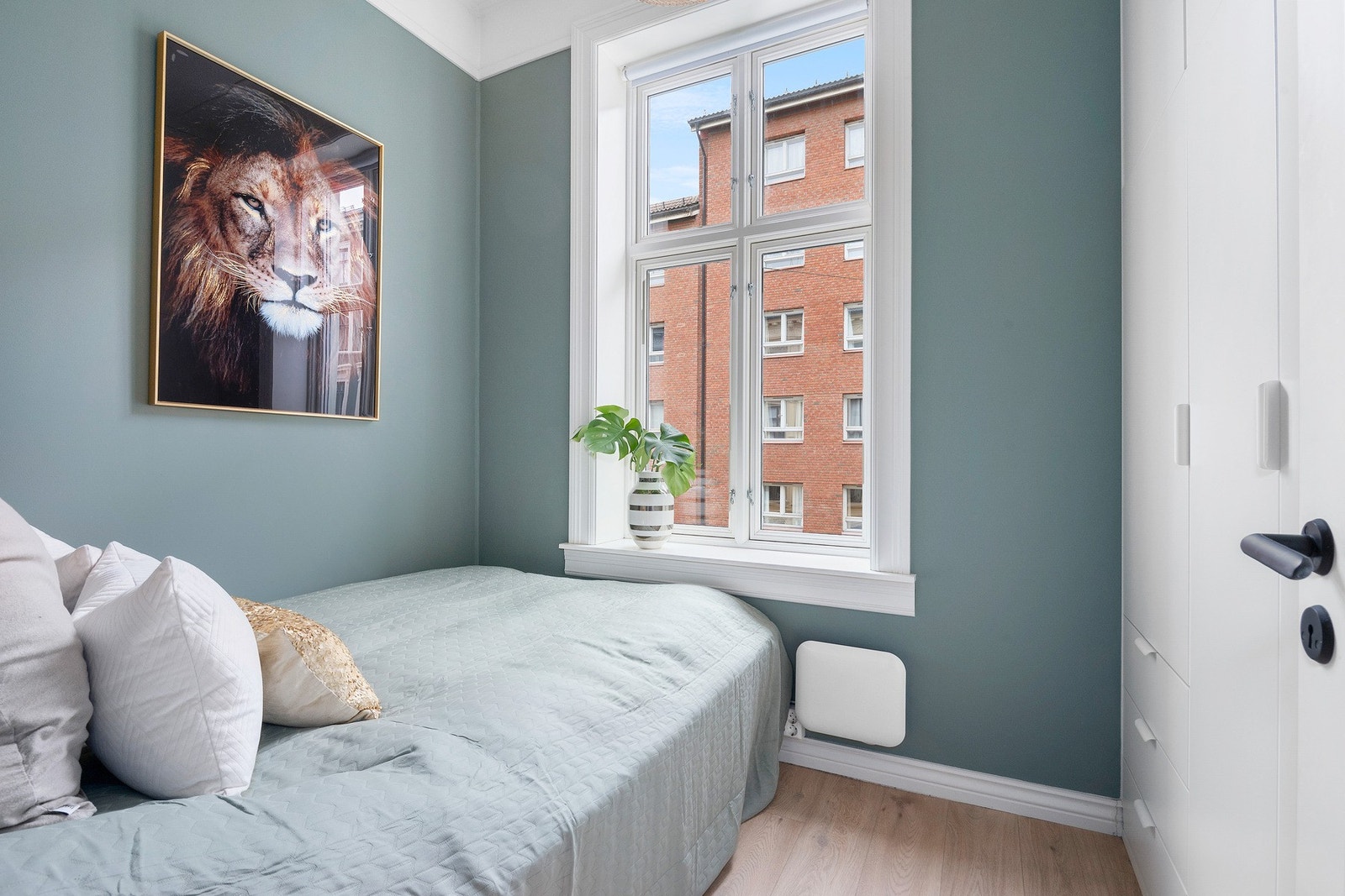 Soverommet har videre god plass til å innrede med stor seng og nattbord Galleribilde