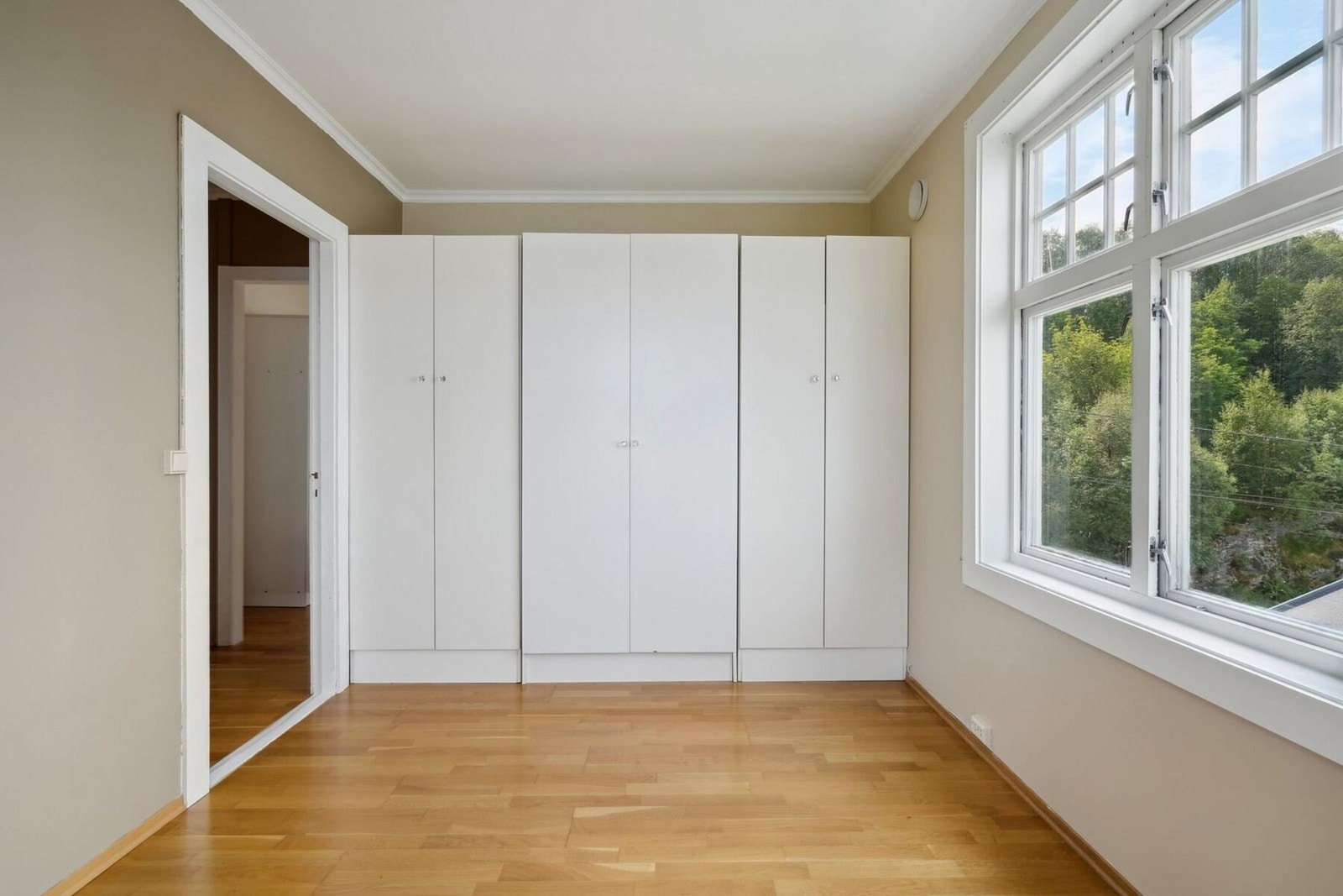 Her er det også godt med skapplass. Galleribilde