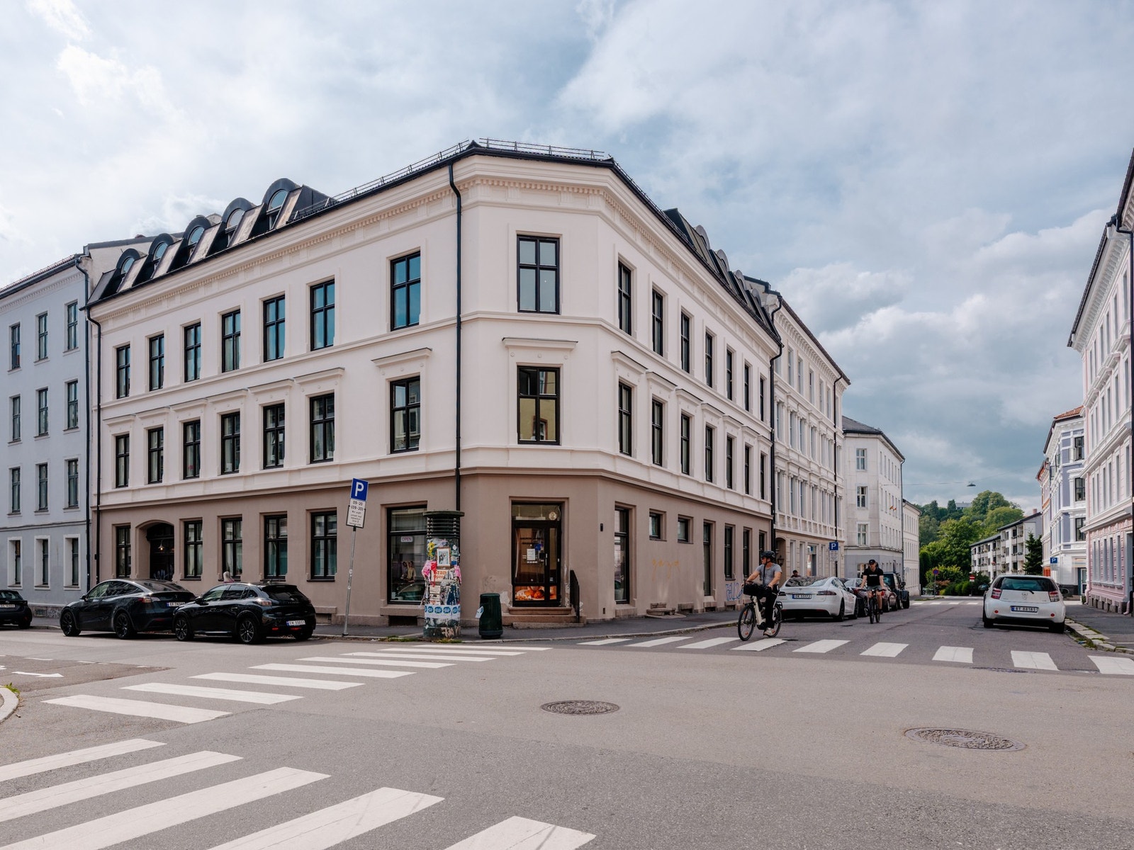 Borettslaget Markveien 27 består av 12 leiligheter og 1 næringslokale. Laget er svært veldrevet og har god vedlikeholdshistorikk. Galleribilde