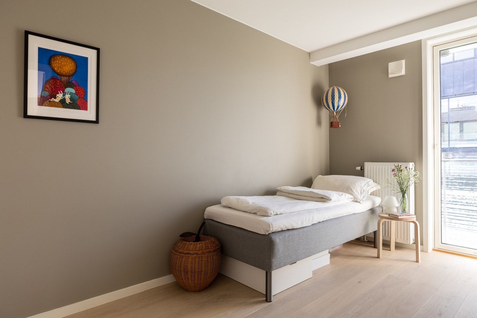 Det andre soverommet egner seg utmerket som barnerom, gjesterom eller kontor - alt etter hva man har behov for. Galleribilde