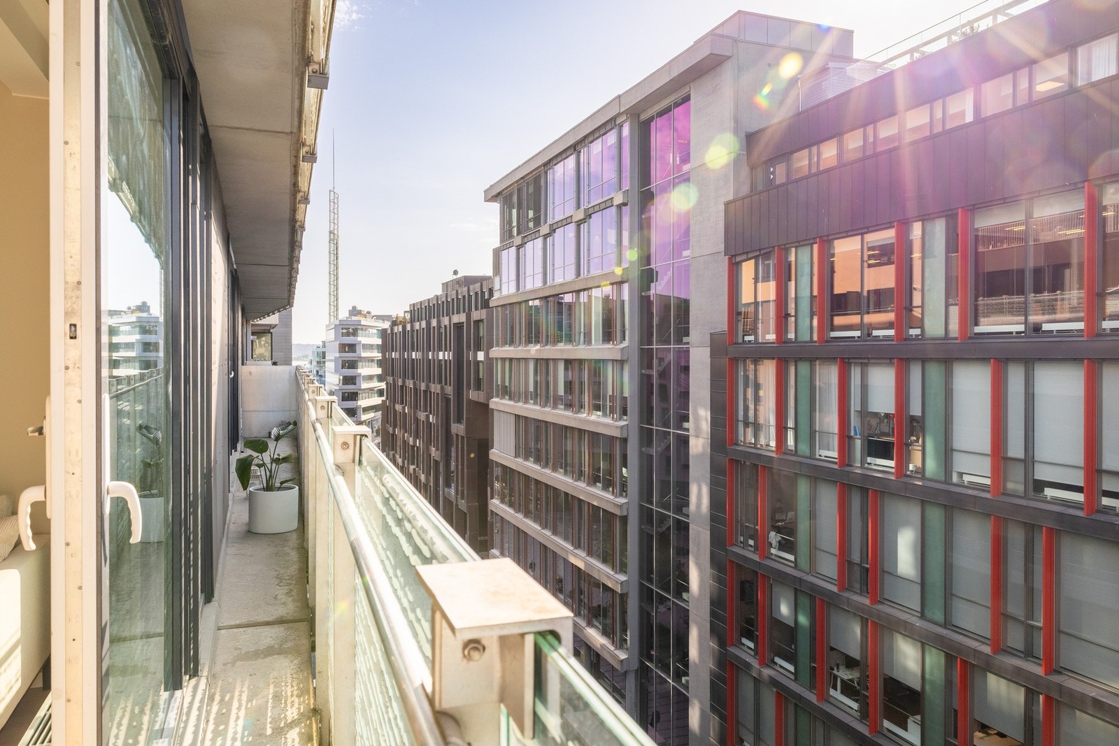 Leiligheten har en praktisk fransk balkong. Galleribilde