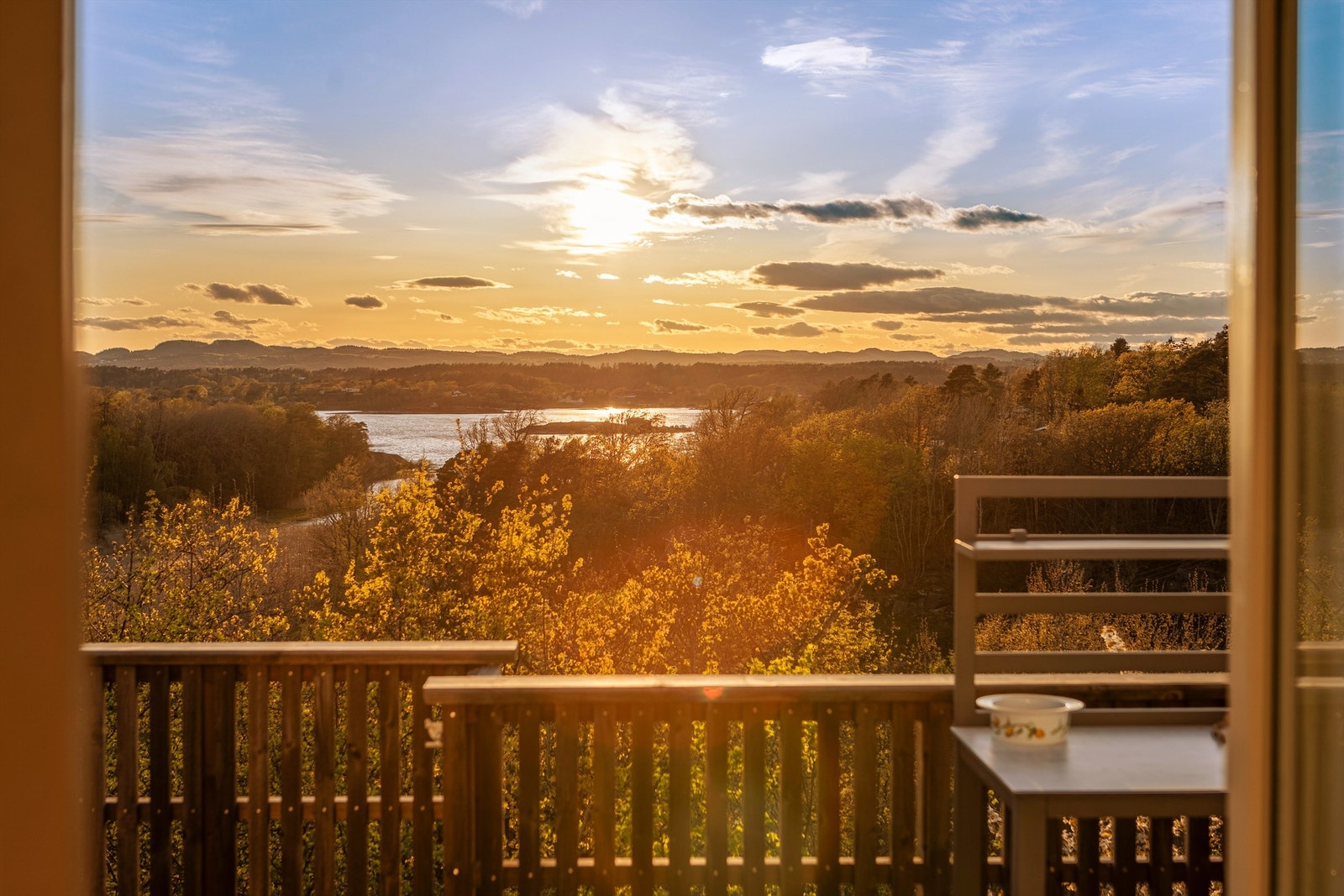Om det frister med et kveldsbad er sjøen med flott badeplass en kort spasertur unna. Galleribilde