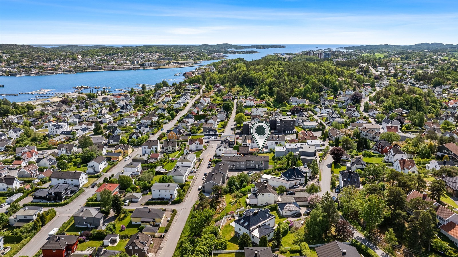 Leiligheten har en meget populær beliggenhet i rolige og barnevennlige omgivelser, men allikevel svært sentralt. Galleribilde