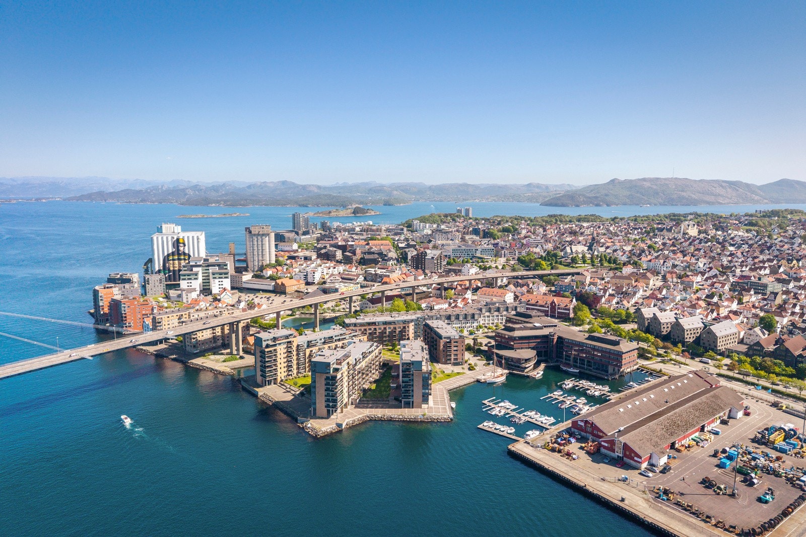 Nærområdet byr på fine parker, bademuligheter, fiskemuligheter og shopping. Galleribilde