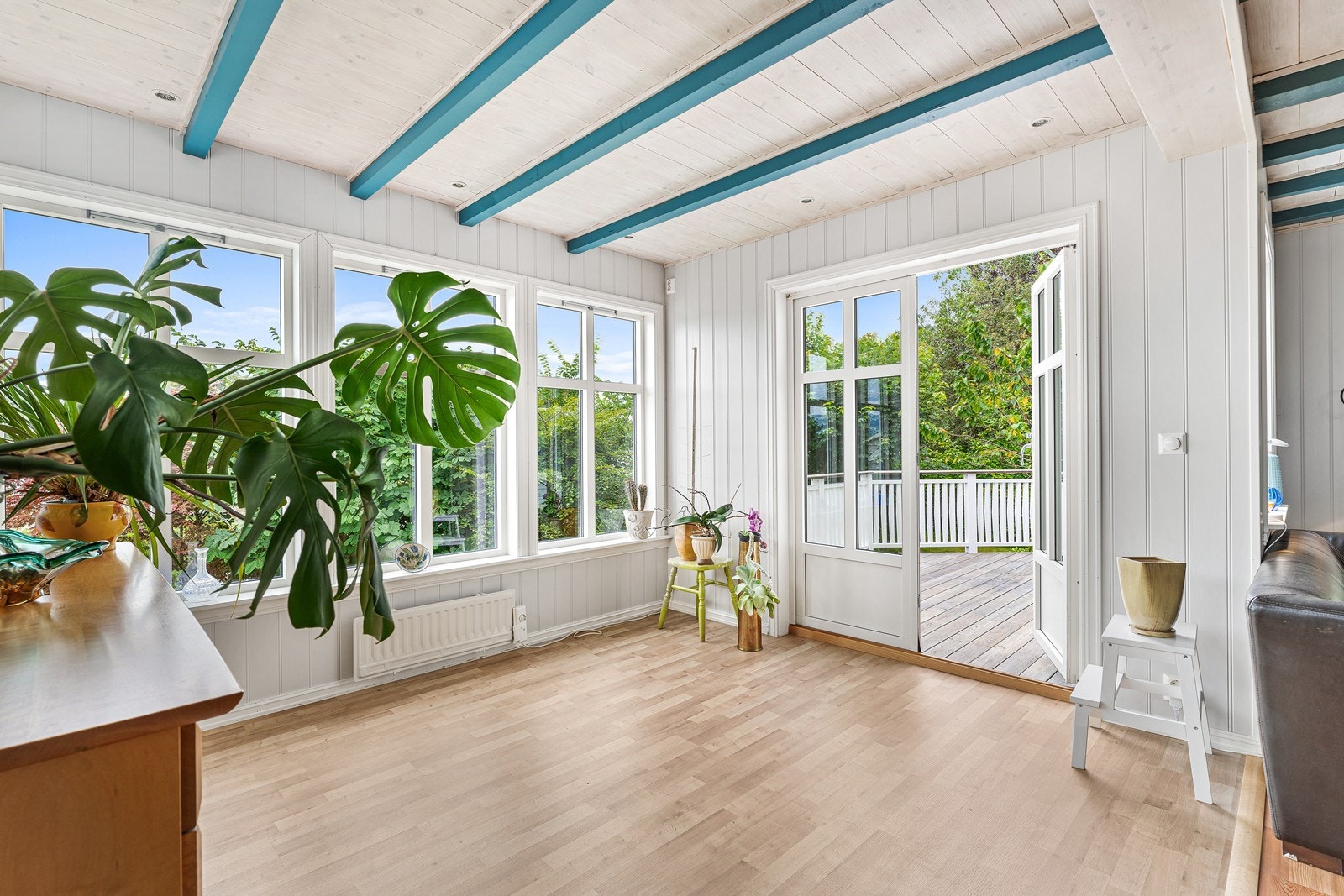 Fra stuen er det utgang til terrasse. Galleribilde