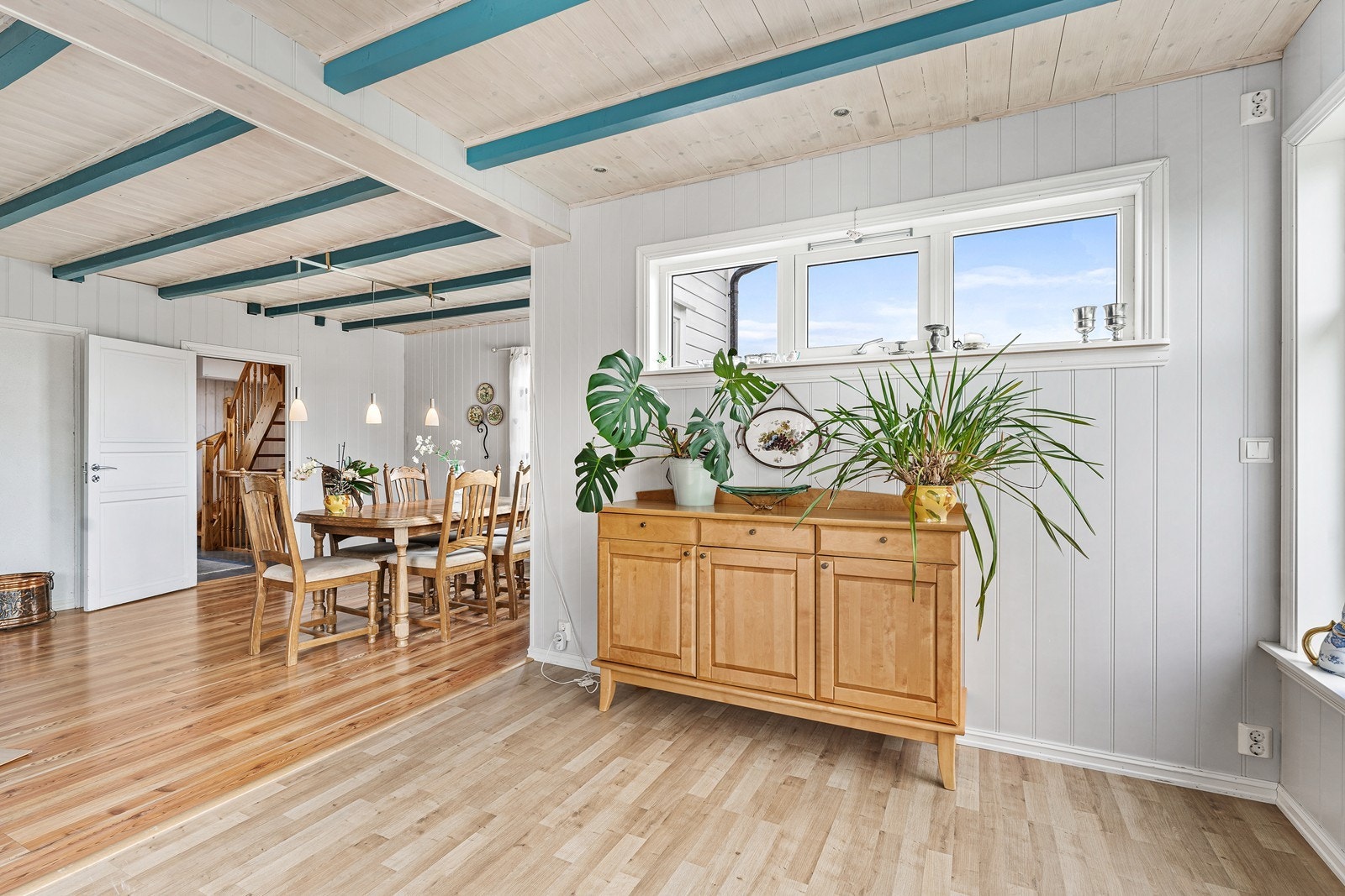 Selger opplyser at det i 2014 ble byttet enkelte vinduer i boligen. Galleribilde