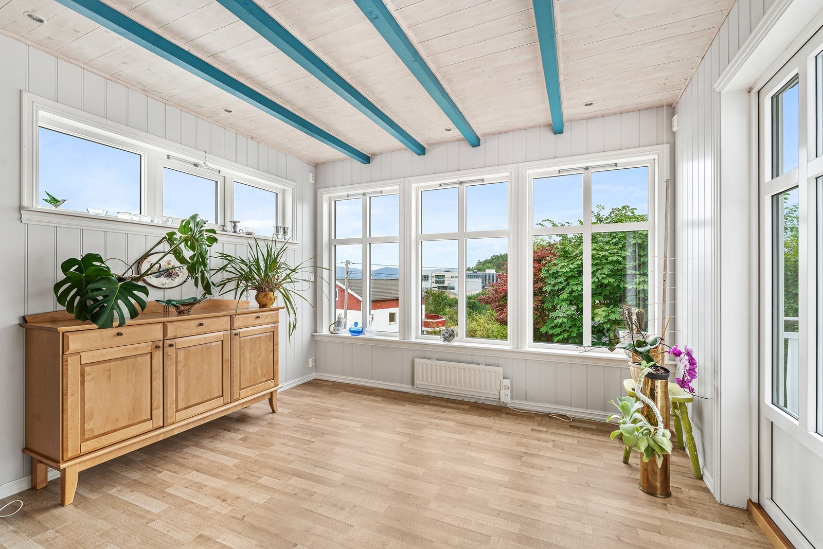 I 2012 ble boligen tilbygget i 1. etasje med større stue og terrasse. Arbeidet ble gjort av faglærte. Galleribilde