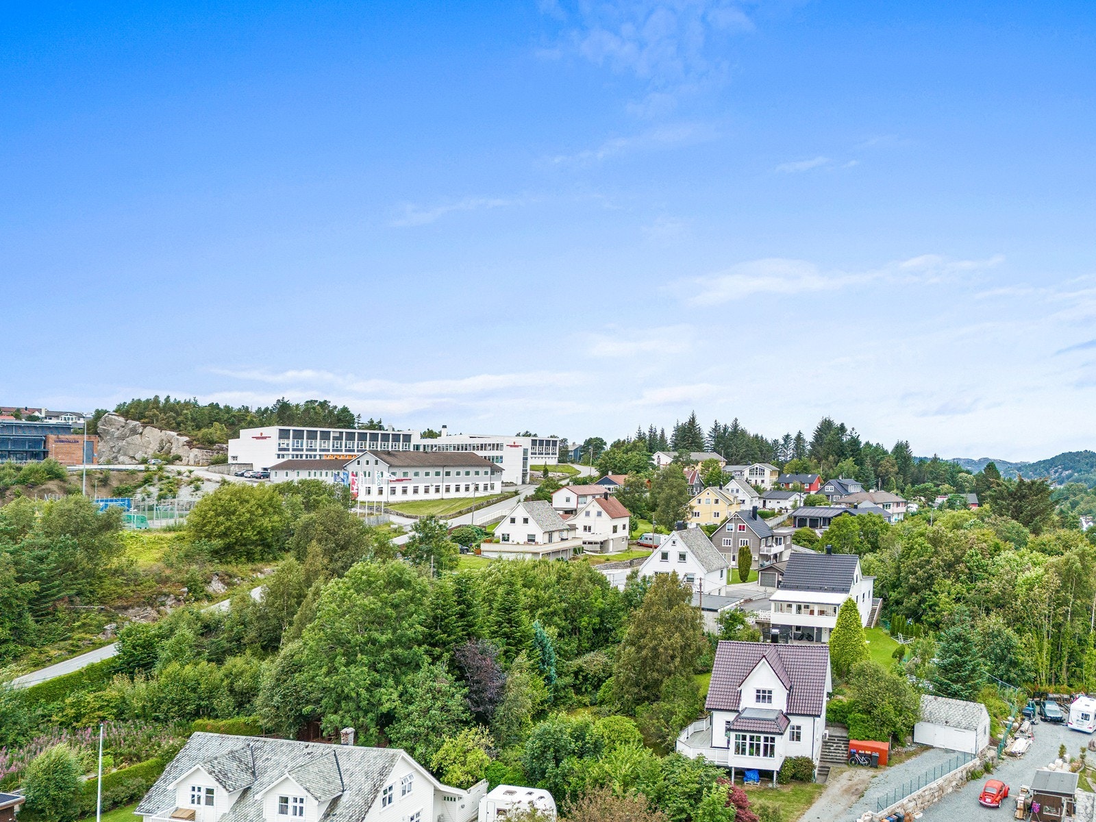 Selger opplyser at det i 214 ble byttet tak, sutak ble beholdt. Galleribilde