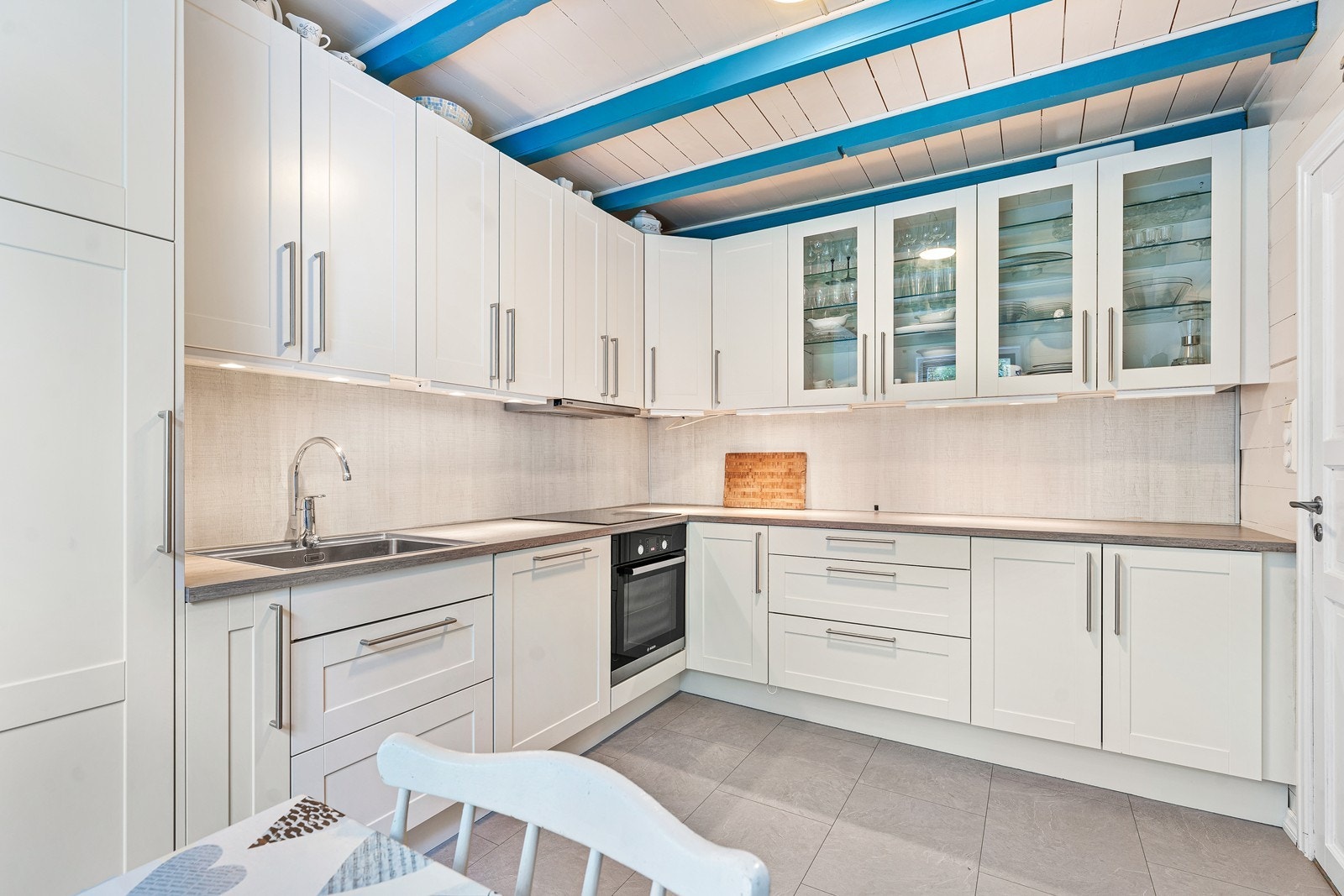 Hvitevarer som står på kjøkken medfølger med unntak av løse småapparater. Galleribilde