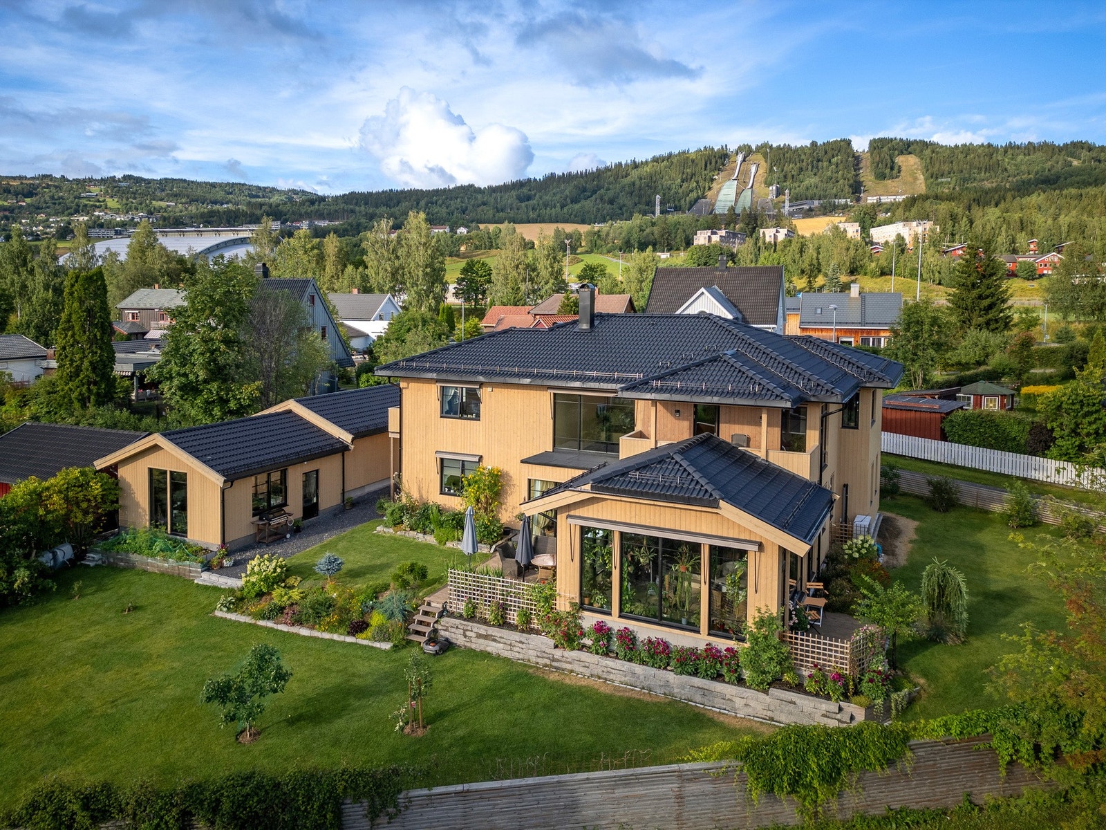 PrivatMegleren Lillehammer v/ Cato R Olsen ønsker velkommen til Anne Mouruds vegn 1. Galleribilde