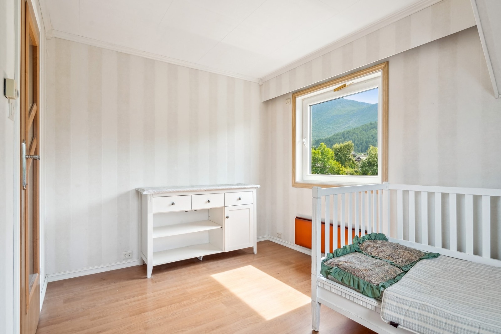 Nok et sørvendt rom med naturskjønn utsikt opp mot ditt neste turmål. Galleribilde