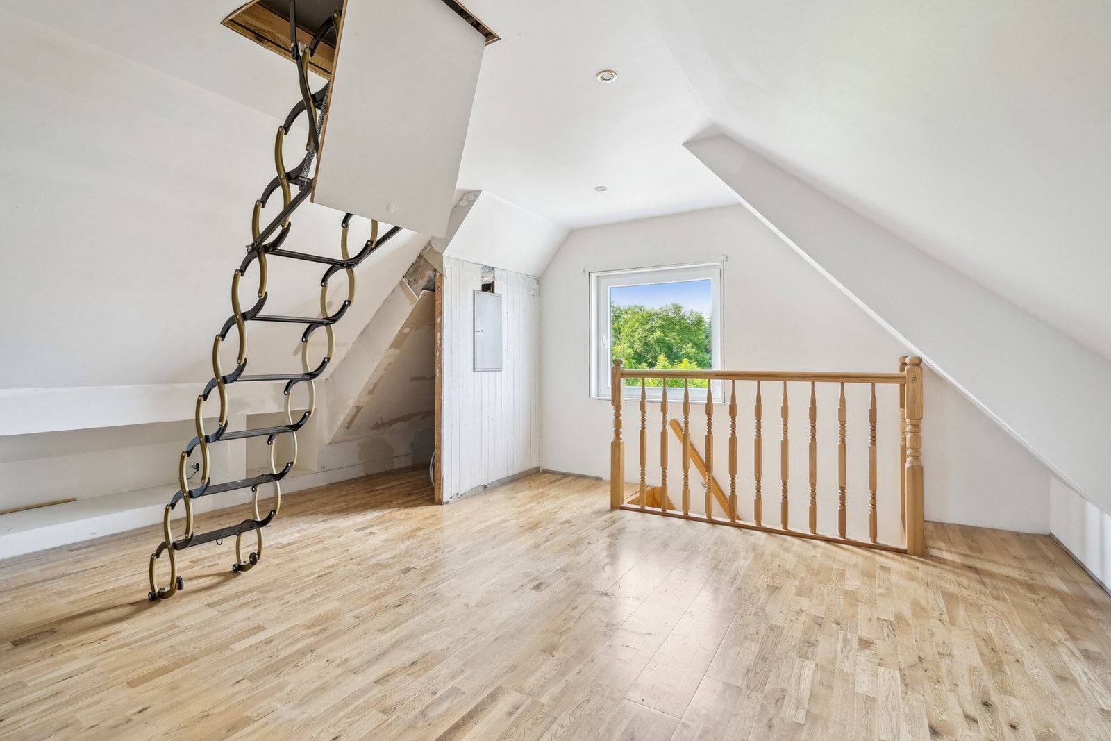 Fra loftsetasjen har man videre tilgang opp til mørkeloft. Galleribilde