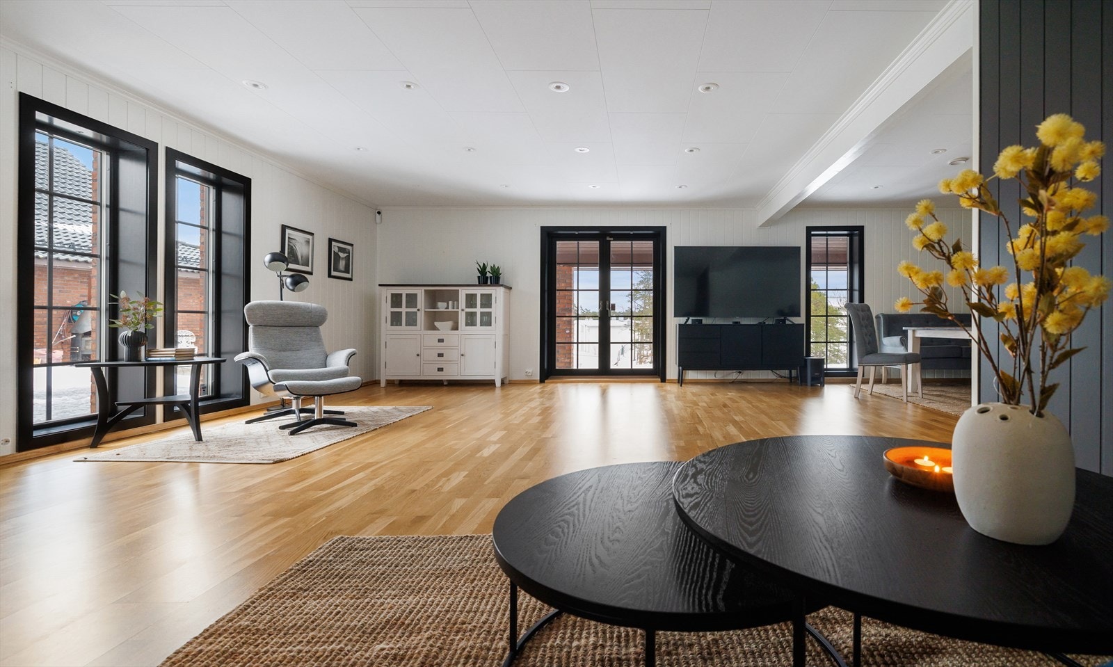 Dette er en familievennlig enebolig, perfekt for barnefamilier som trenger plass og funksjonalitet. Galleribilde