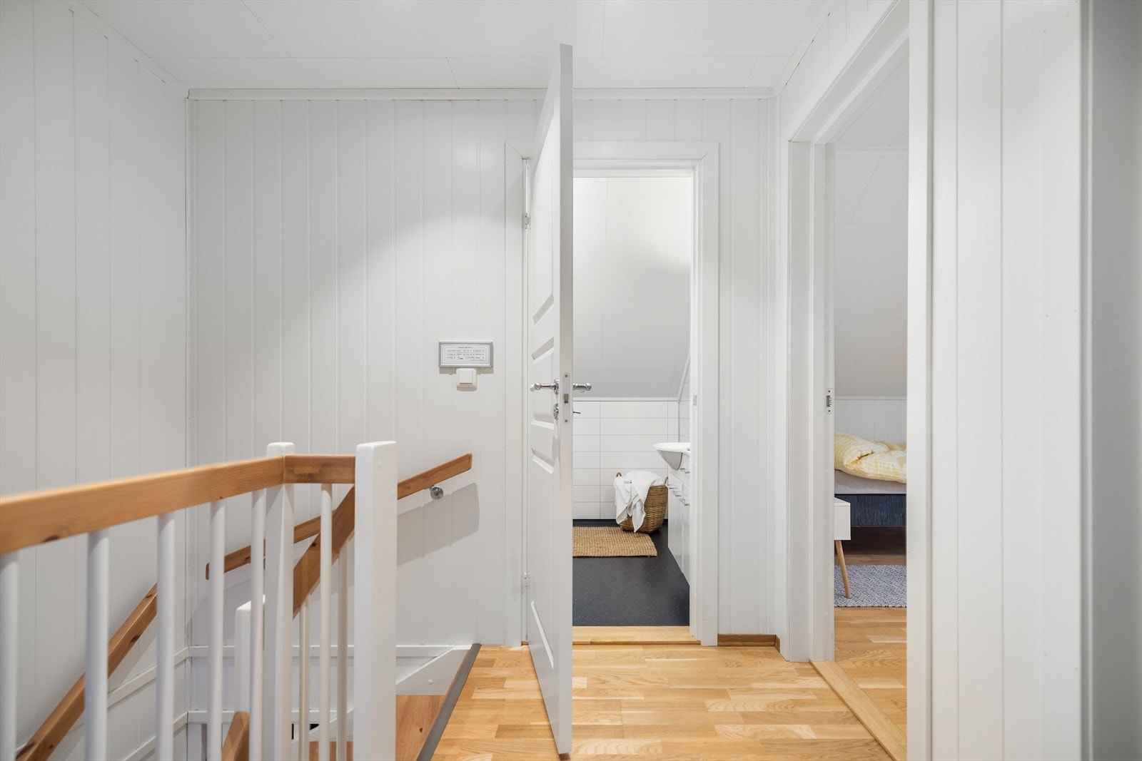 I boligens øverste etasje befinner det seg fire soverom og ekstra oppholdsrom. Galleribilde