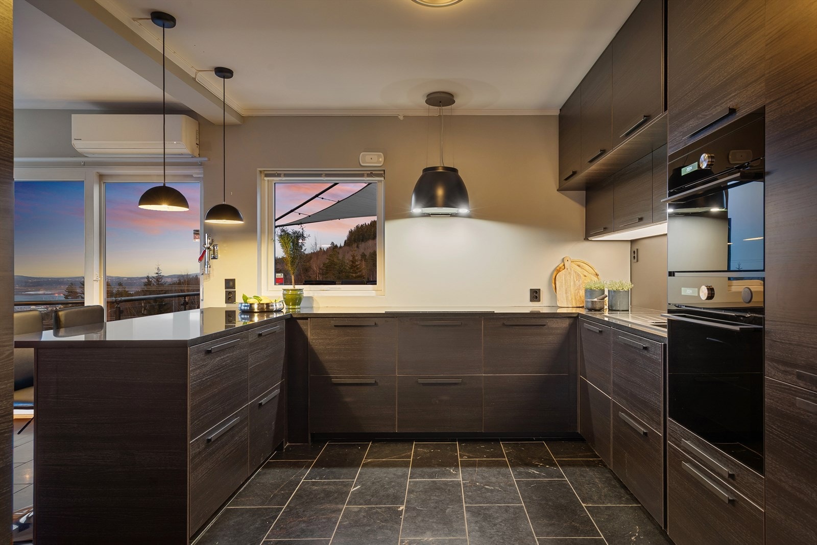 Lekkert og moderne kjøkken fra 2019 med innredning fra Ikea Galleribilde