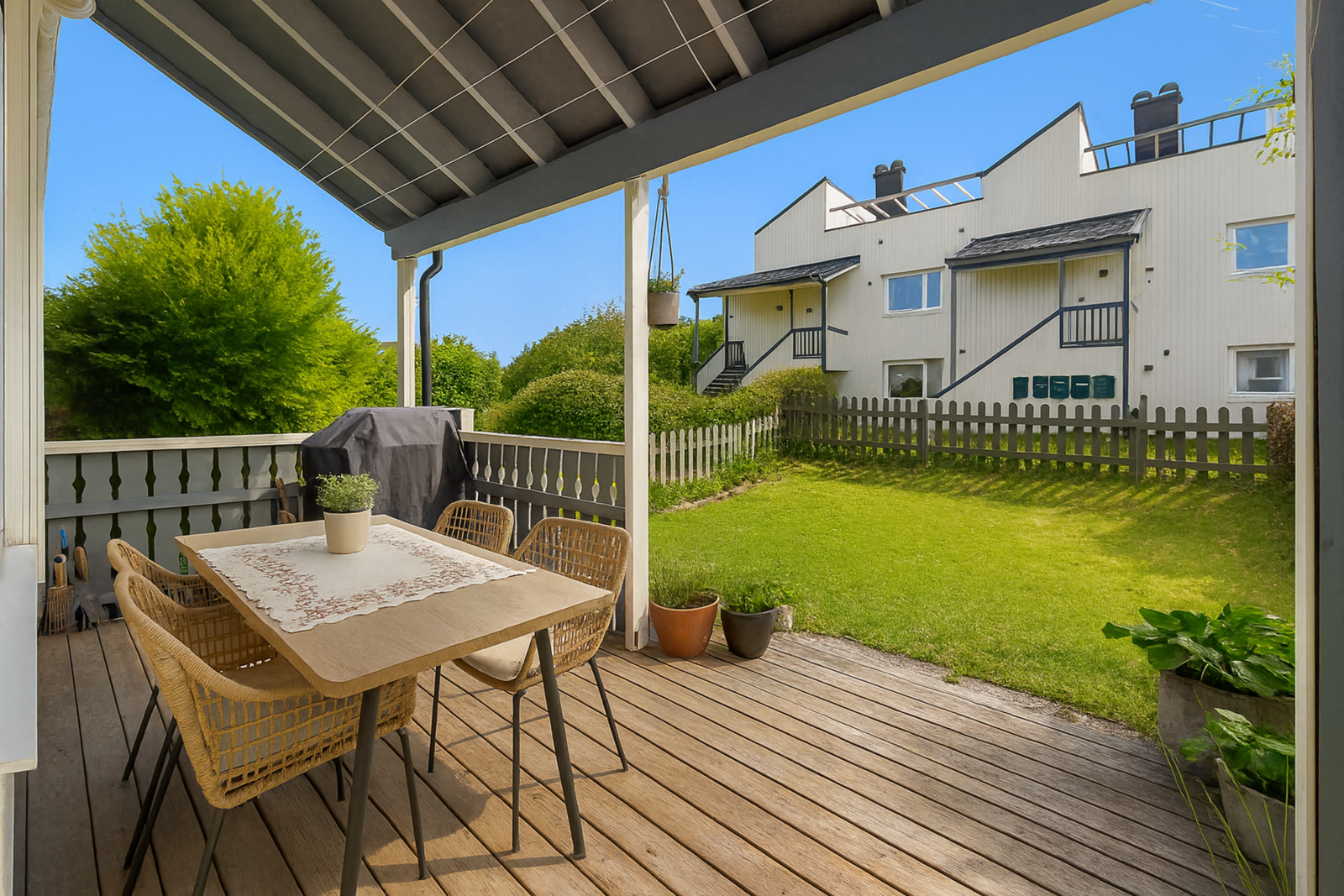 Bildet er digitalt møblert og ment som en illustrasjon. Faktisk innredning, farger og tilstand kan avvike fra det som fremkommer på bildet. Galleribilde