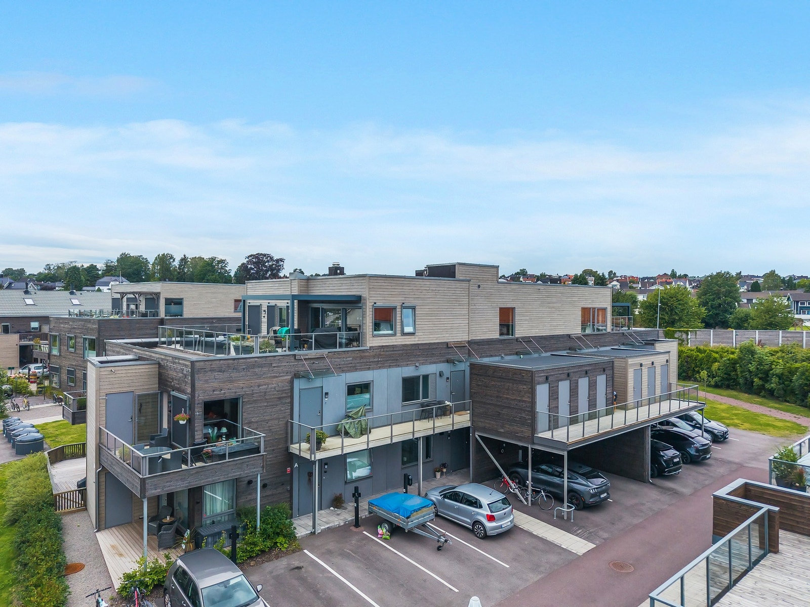 Egen parkeringsplass med muligheter for ladeboks Galleribilde