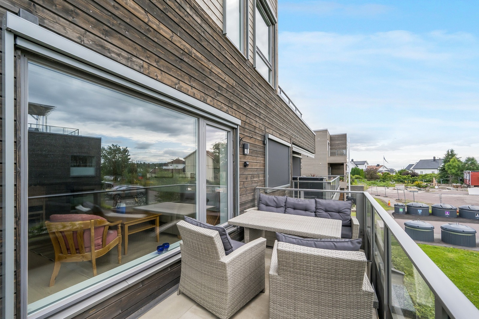 Det er elektriske screens på vinduene i stua ?? Galleribilde