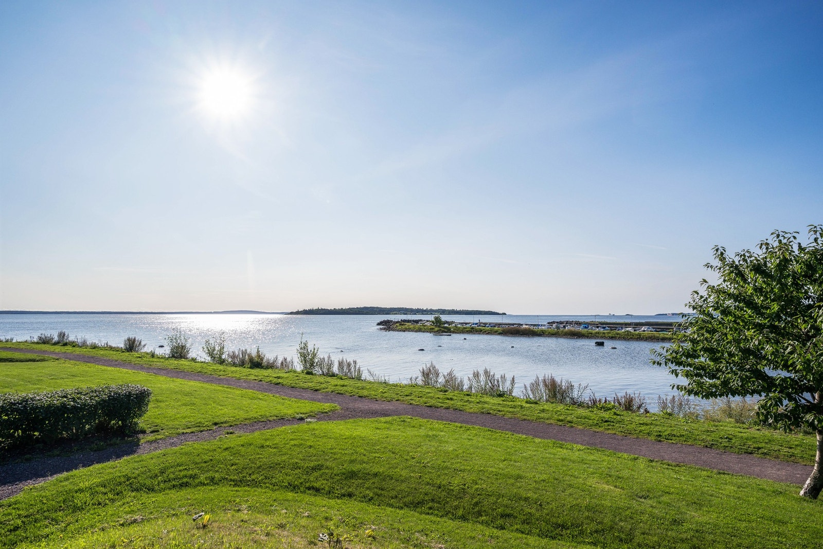Her bor i flotte omgivelser med noen hundre meter ned til morgenbadet Galleribilde