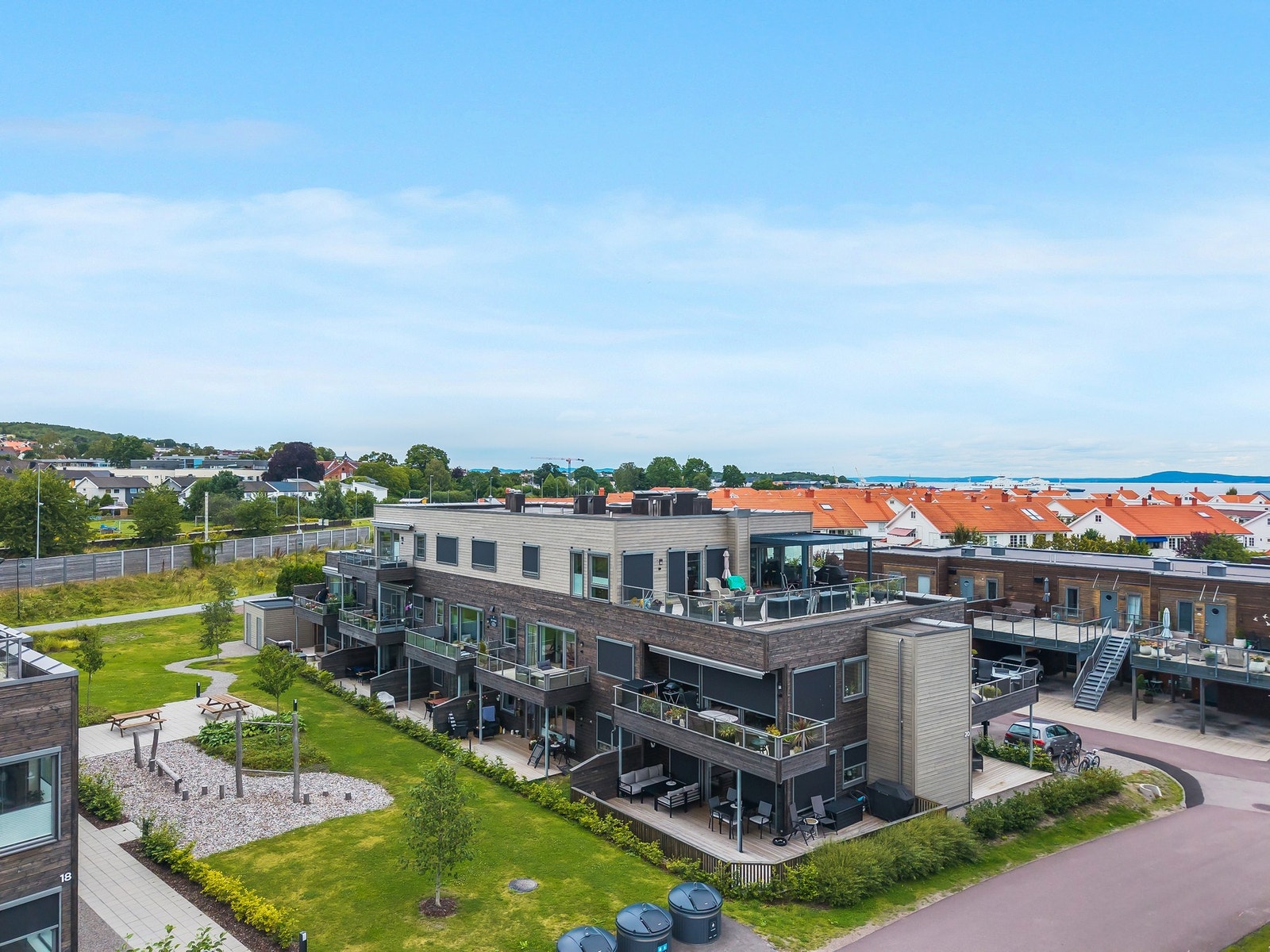 Strandhagen borettslag har en pent opparbeidet tomt Galleribilde