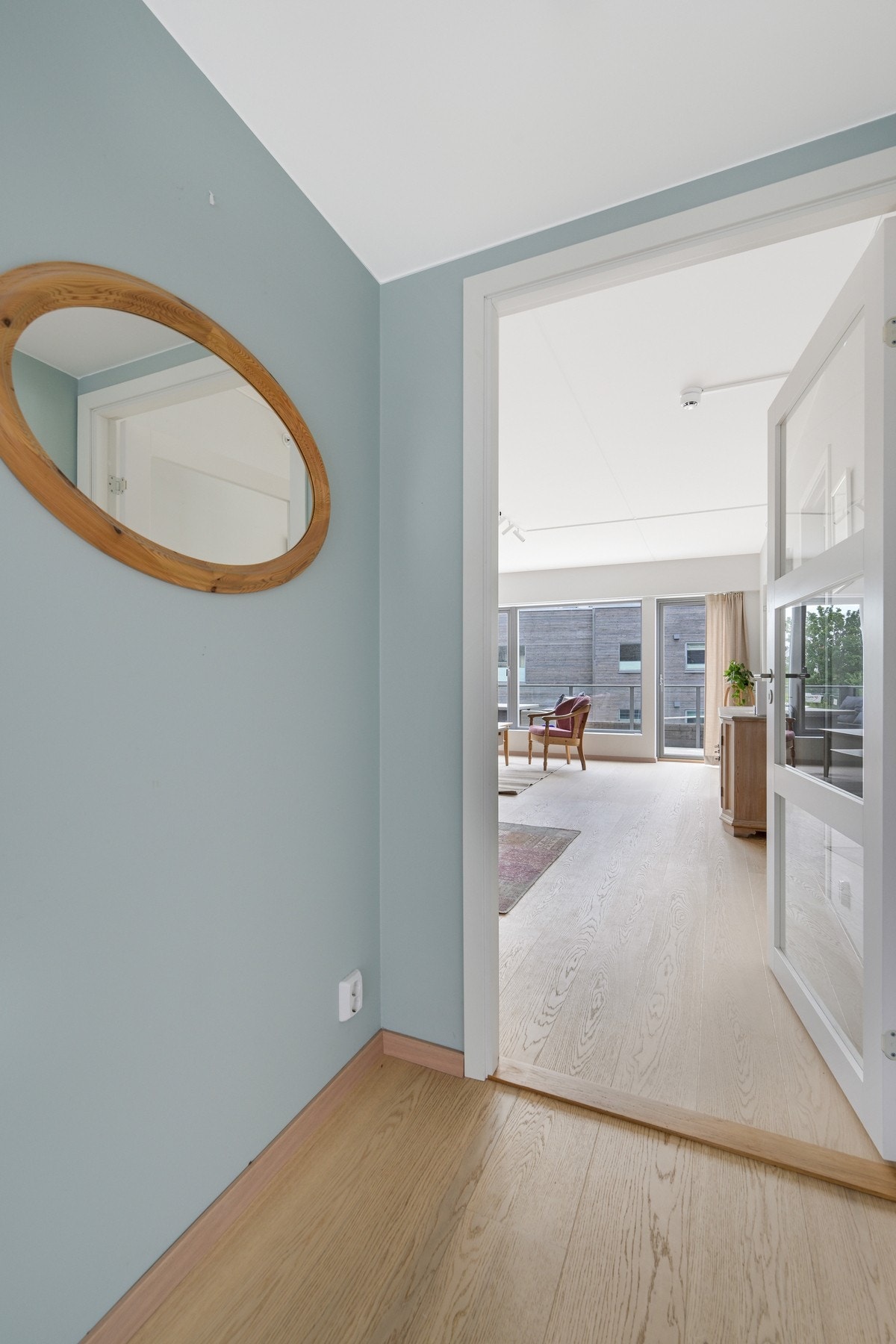 Her ser vi motsatt vei - fra entreen og mot stua Galleribilde