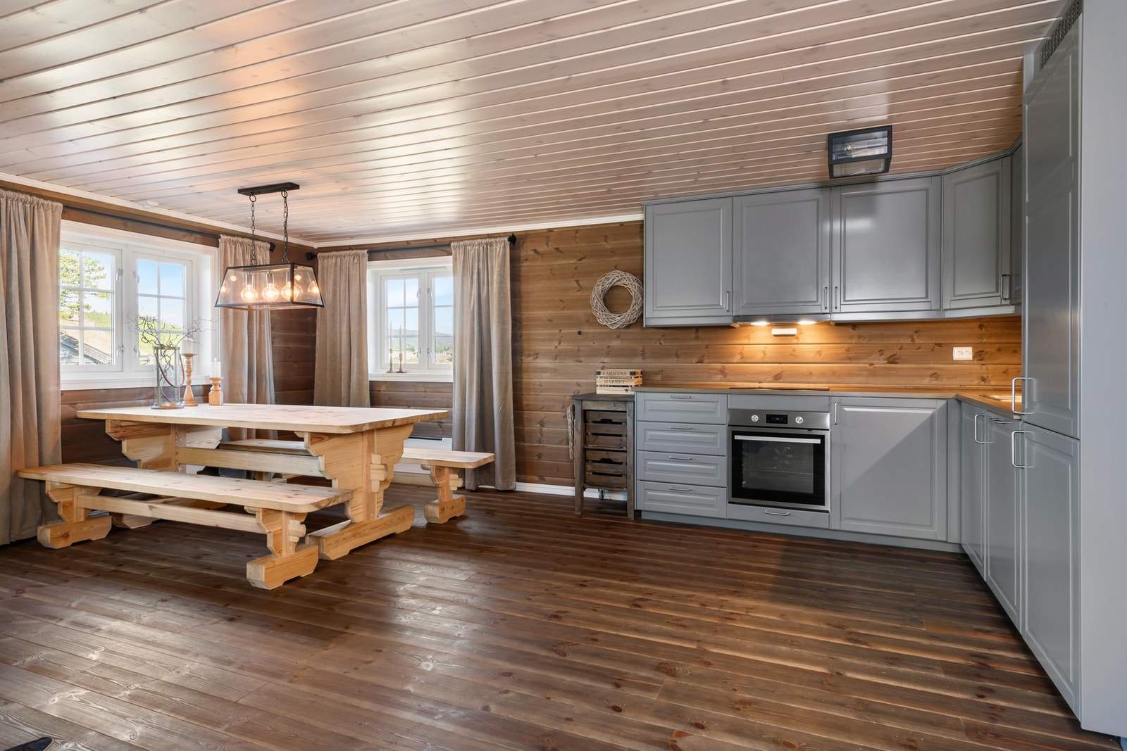 Åpen løsning mellom kjøkken/ stuen. Galleribilde