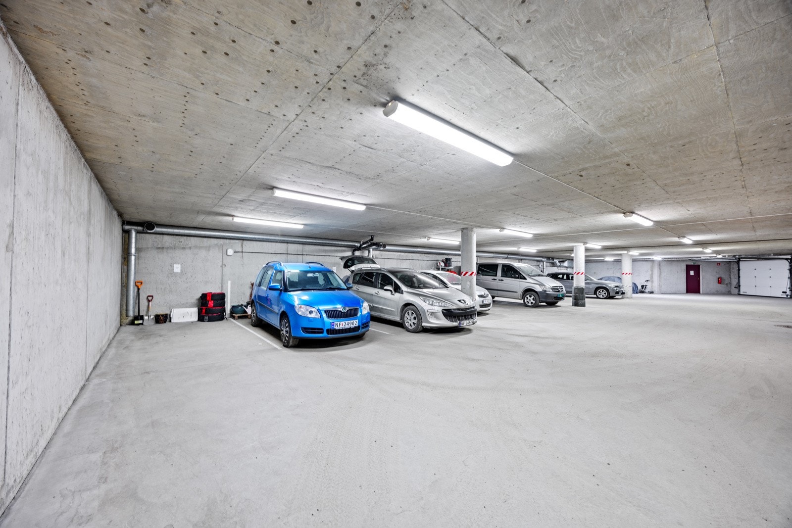 Egen parkeringsplass i garasjeanlegg i kjelleren. Heis fra trapperom til garasjen. Galleribilde