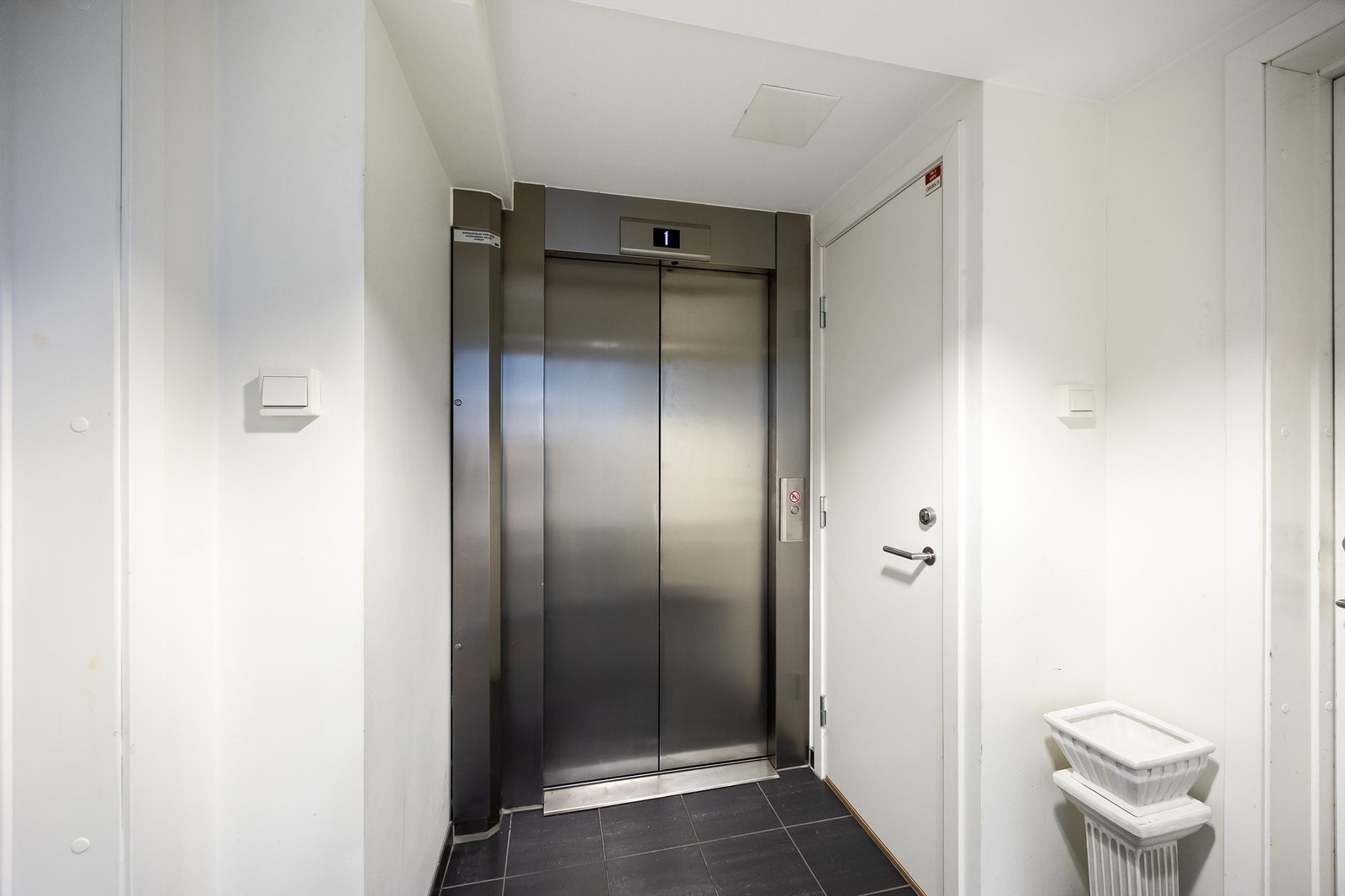 Heisadkomst. Galleribilde