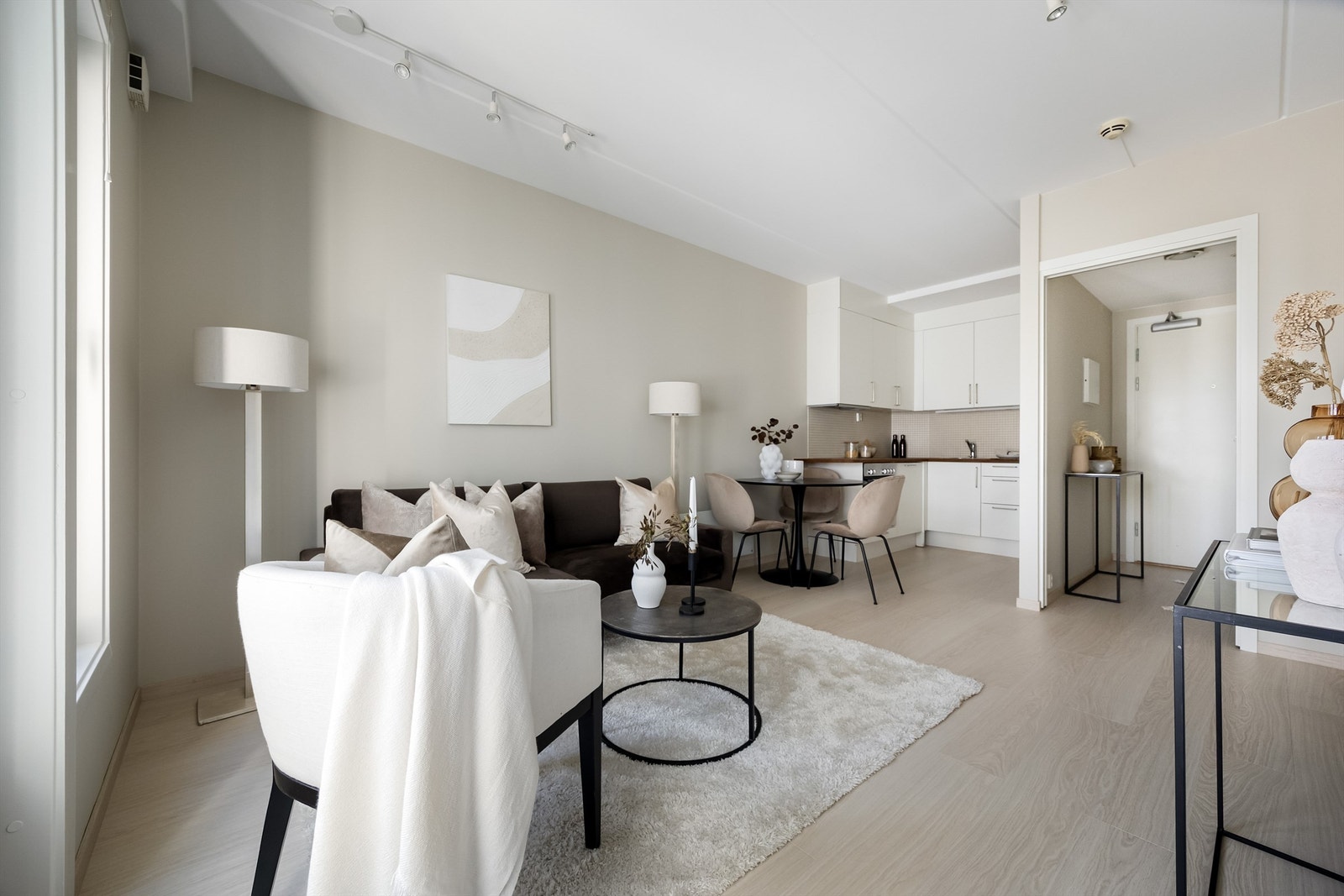 Leiligheten har en praktisk og arealeffektiv planløsning, og med god plassutnyttelse er det en velfungerende leilighet både for enslige og par. Galleribilde
