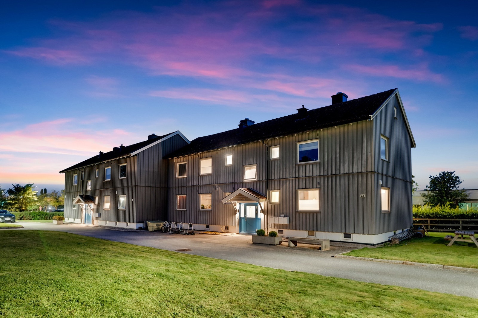 Inngangsparti med enkel adkomst til leiligheten. Galleribilde