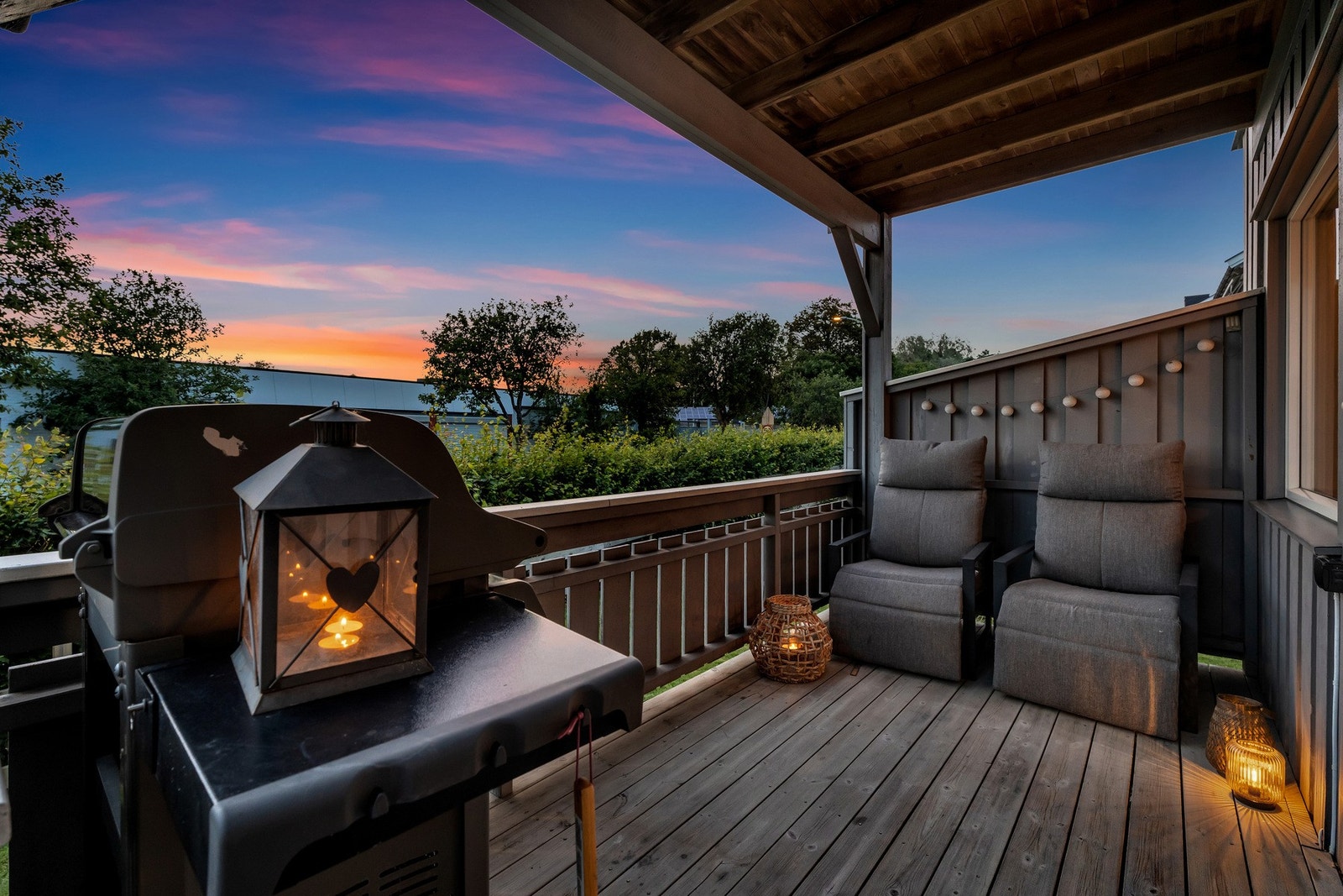 Direkte fra stuen er det adkomst til terrasse og platting. Galleribilde