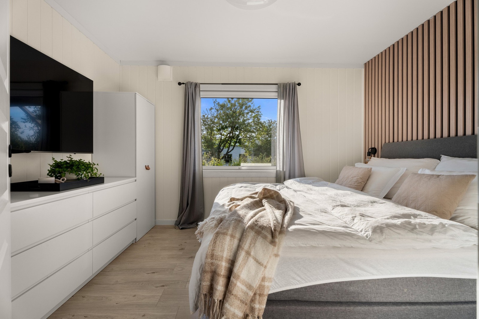 Pent soverom med oppgraderte overflater - perfekt som hovedsoverom. Galleribilde