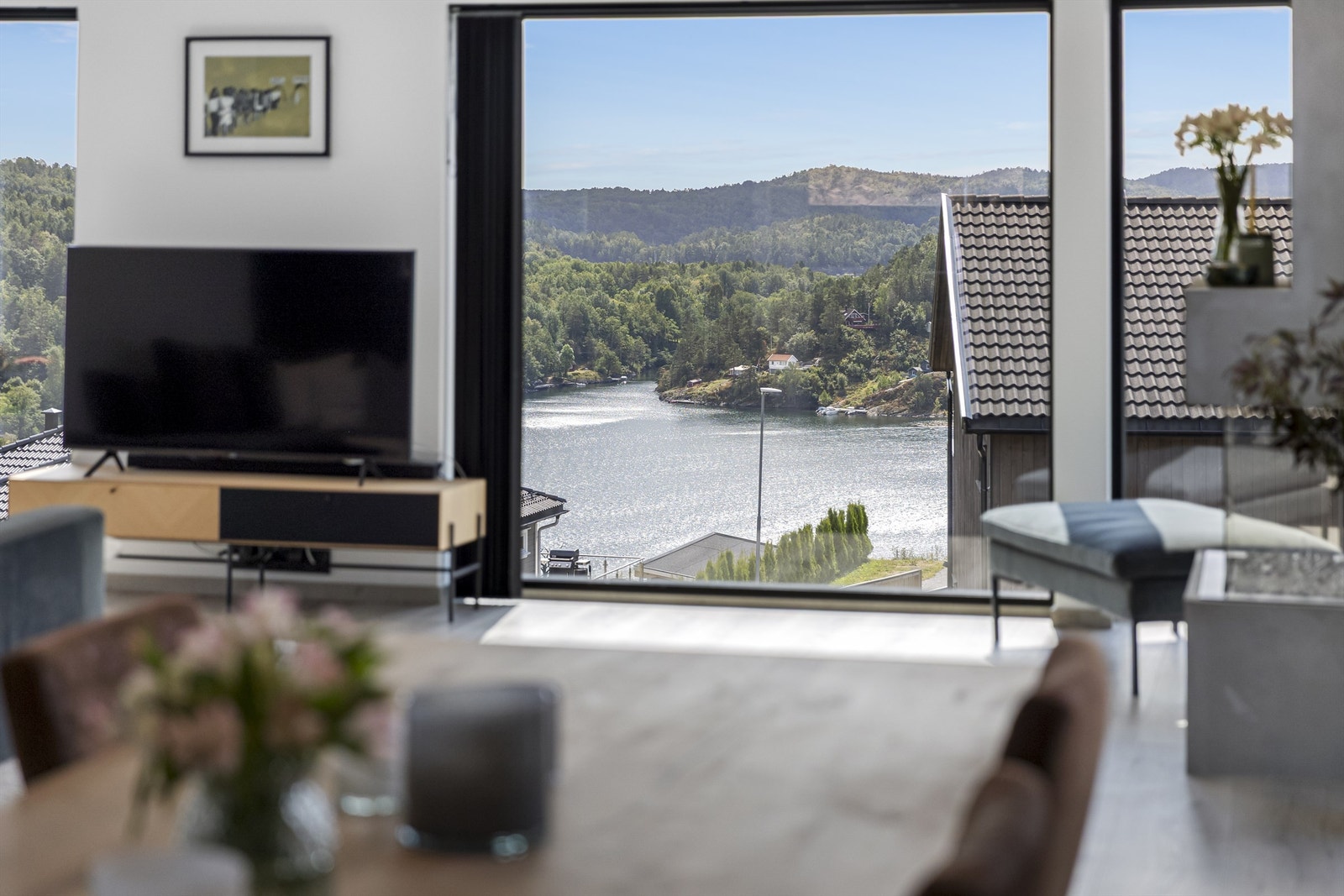Tvedestrandsfjorden og Epleviktangen i sikten. Galleribilde