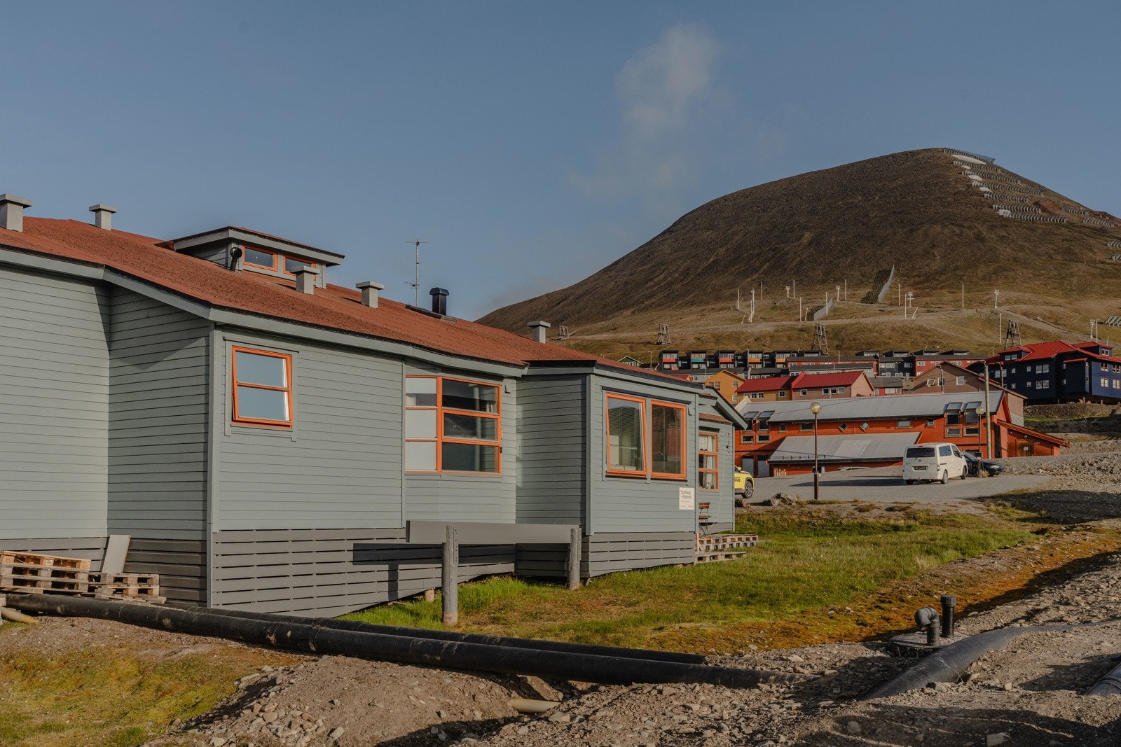 Storhaug-og-partnere-Vei-238-Longyearbyen-Bedehuset-Fasade-12 Galleribilde