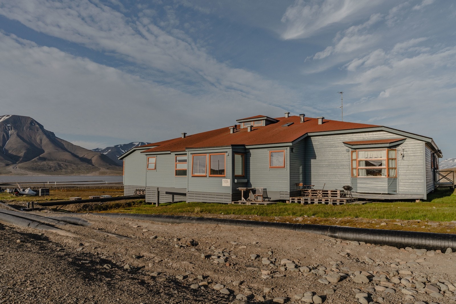 Storhaug-og-partnere-Vei-238-Longyearbyen-Bedehuset-Fasade-10 Galleribilde