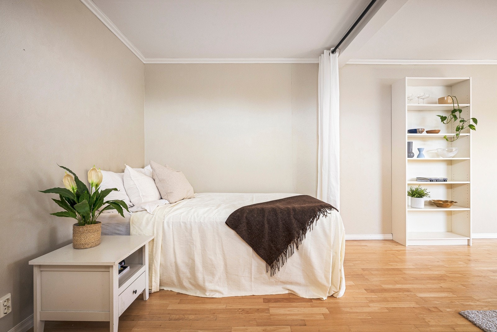 - Fin soveplass med forheng - Galleribilde