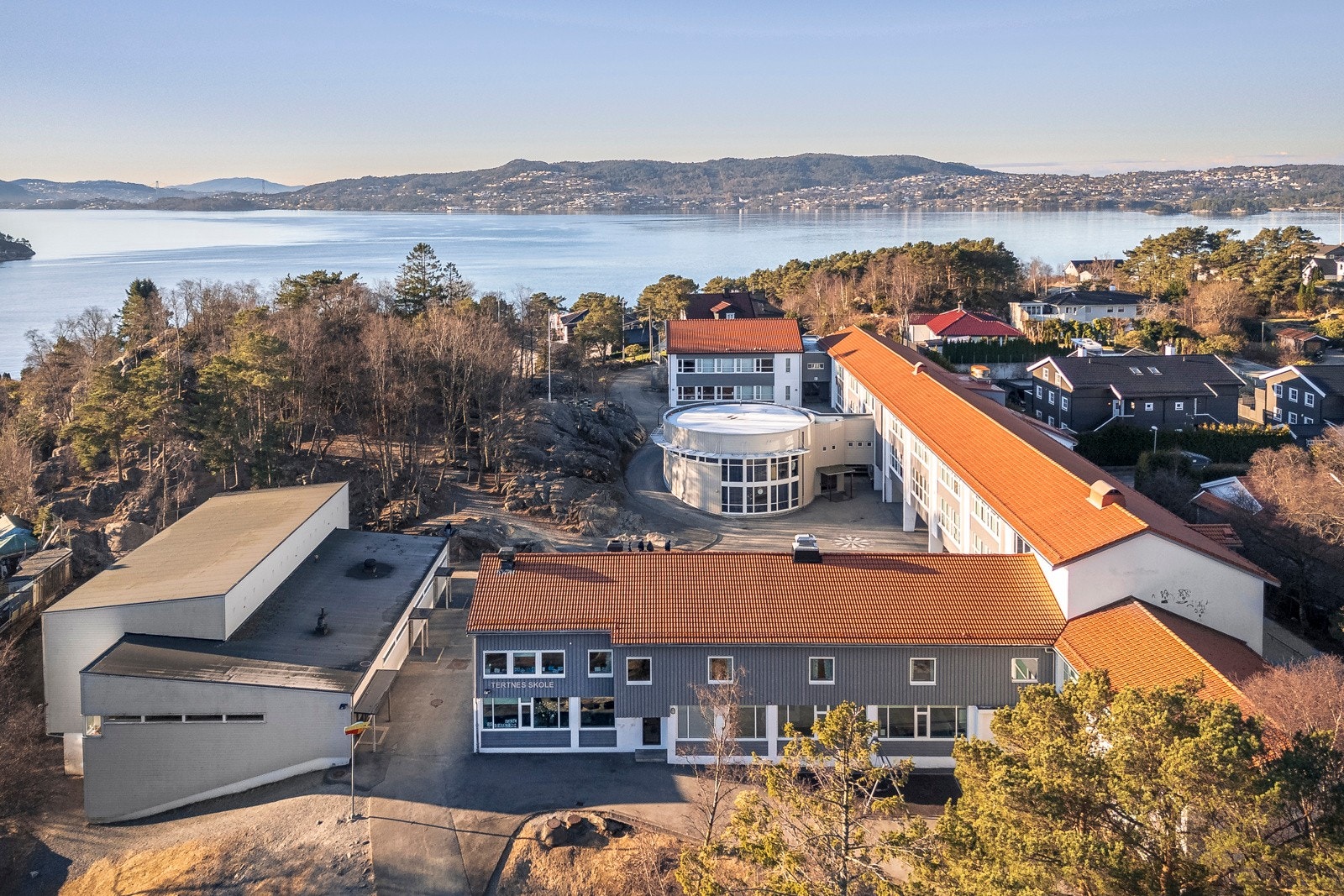 - Det er kort vei til både barnehager og skoler - Galleribilde