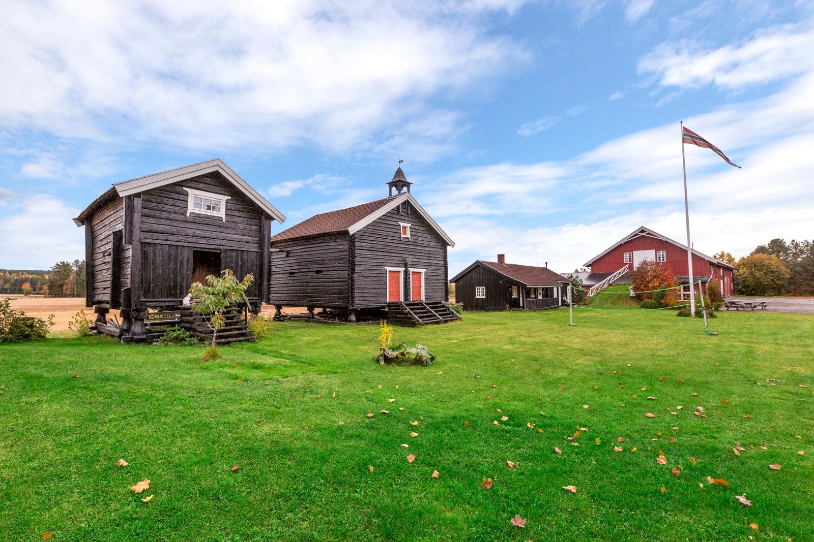 De to stabburene, Bua og Veslebua Galleribilde