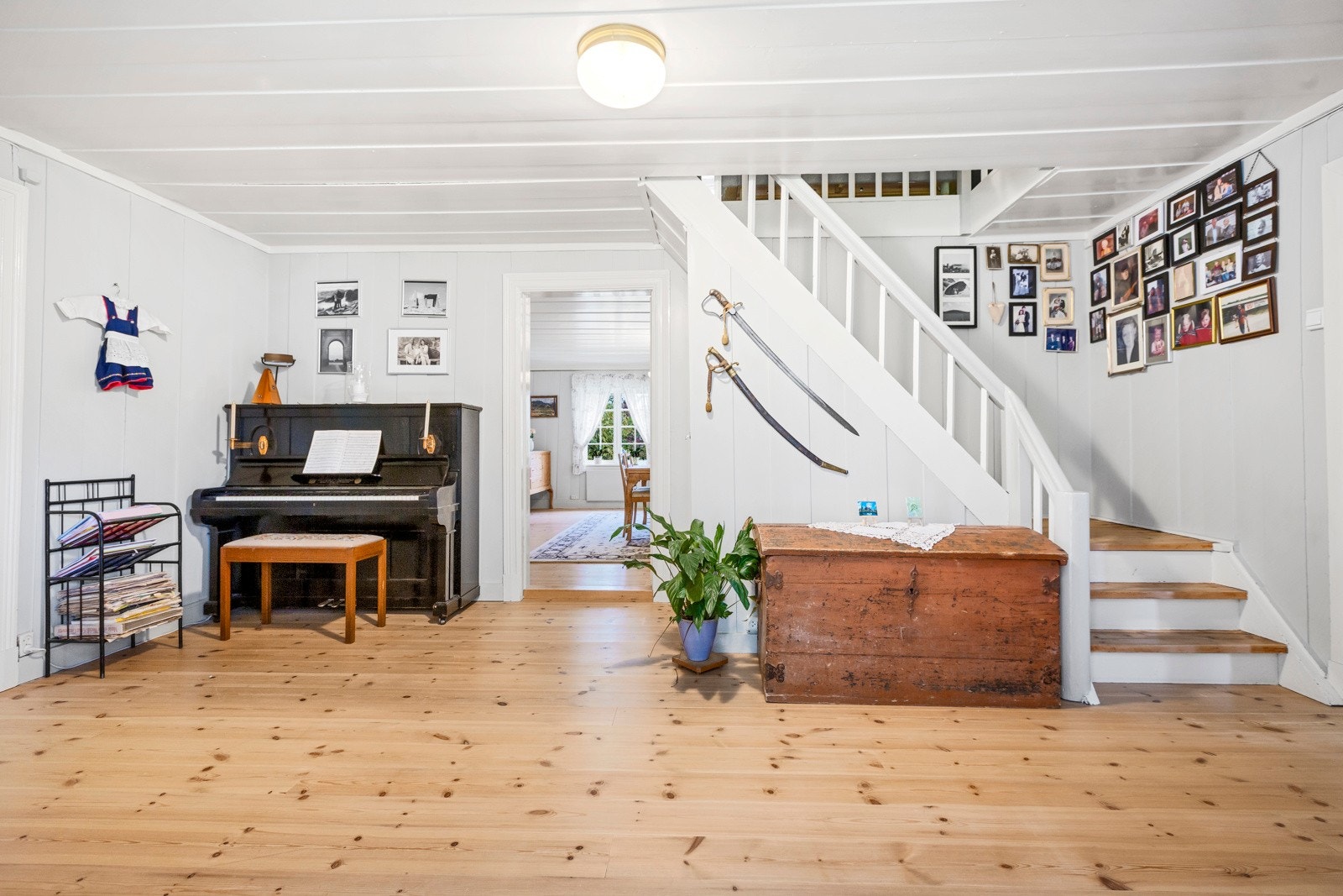 Hall med trapp Galleribilde