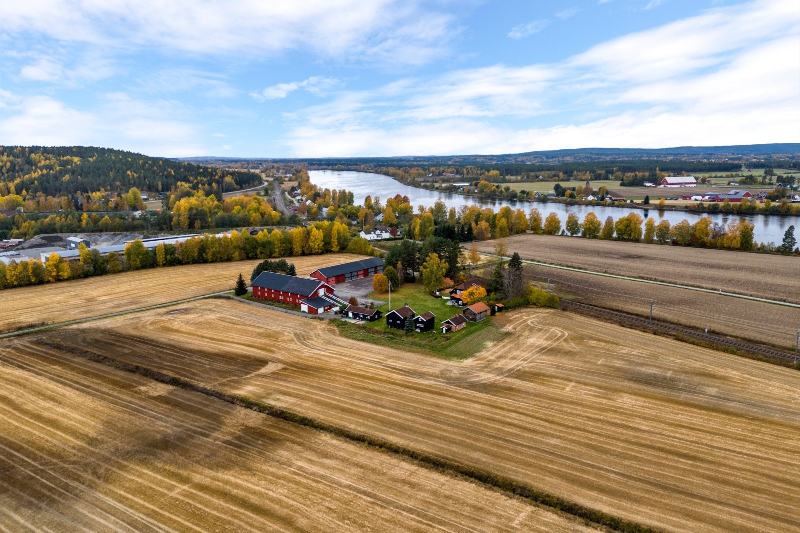 Stor landbrukseiendom på 1.917 daa. Galleribilde