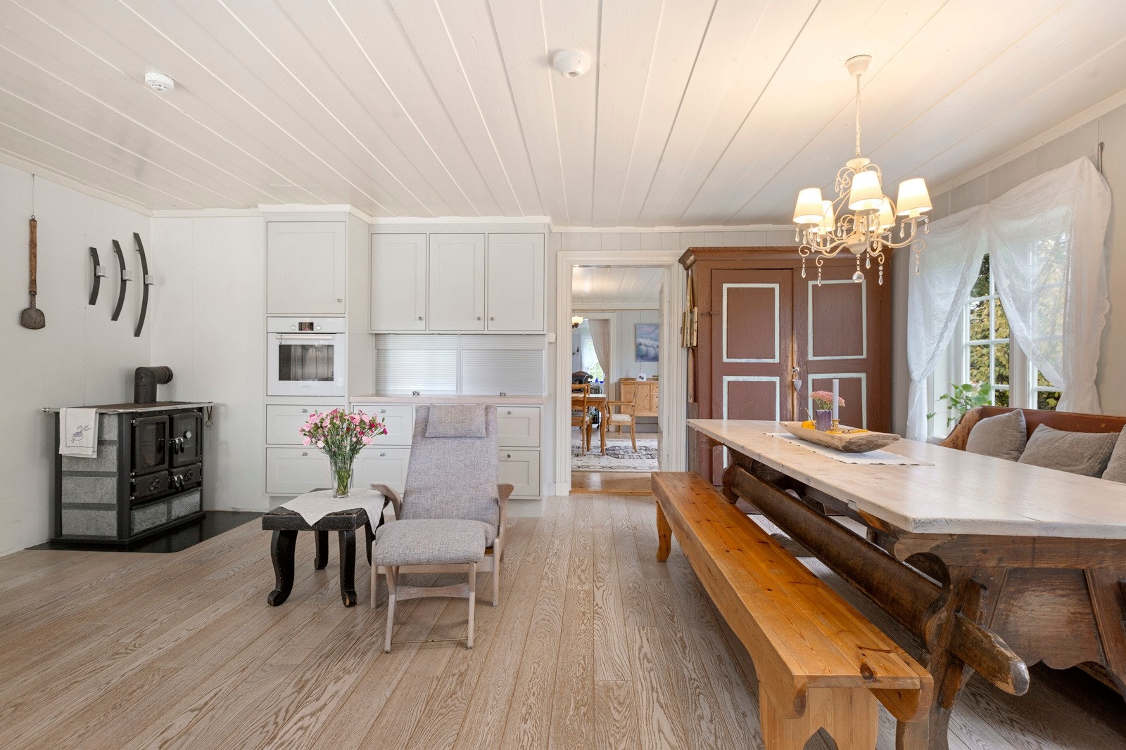 Lyst og hyggelig kjøkken Galleribilde