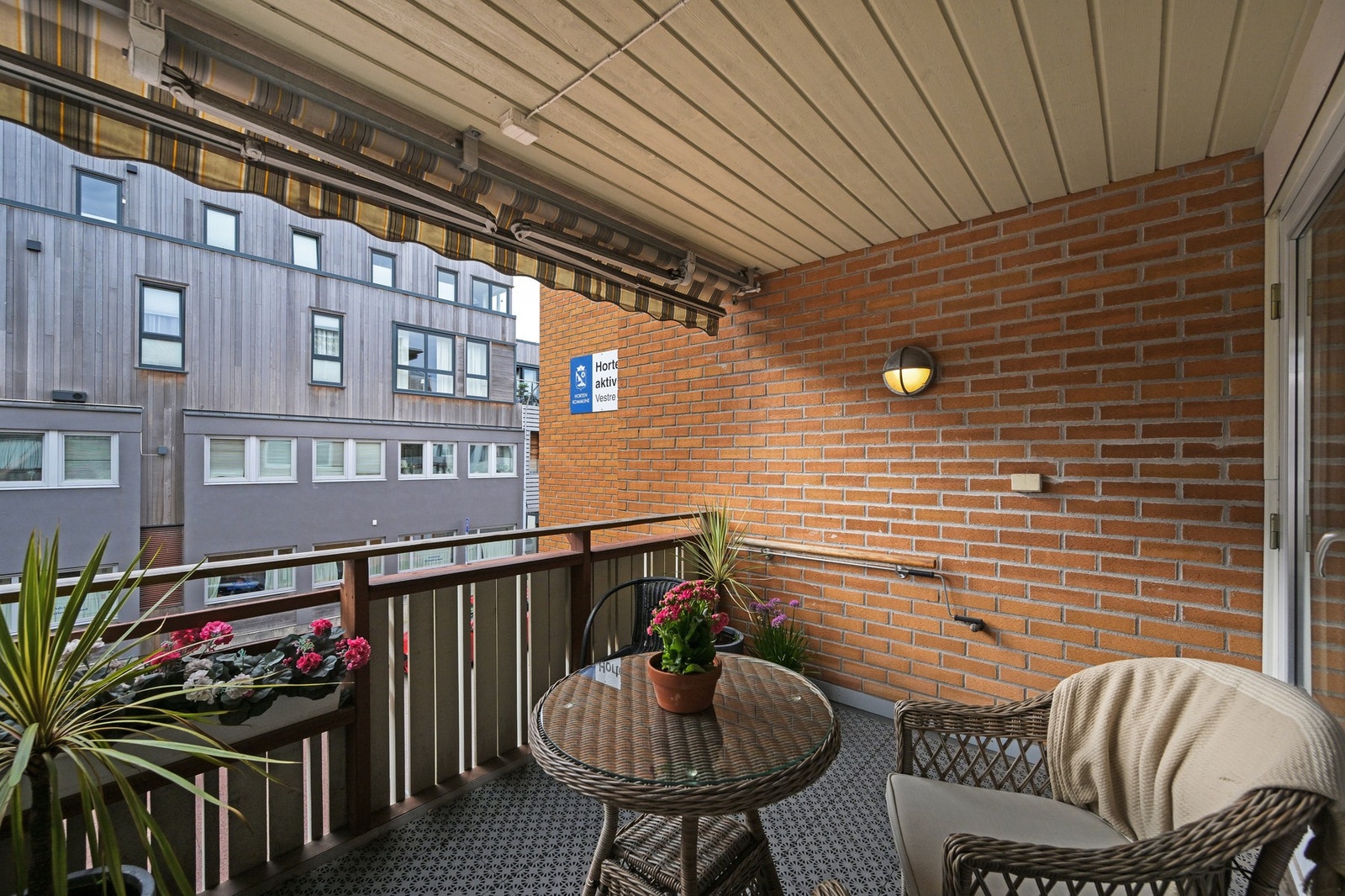 En romslig og lun balkong Galleribilde